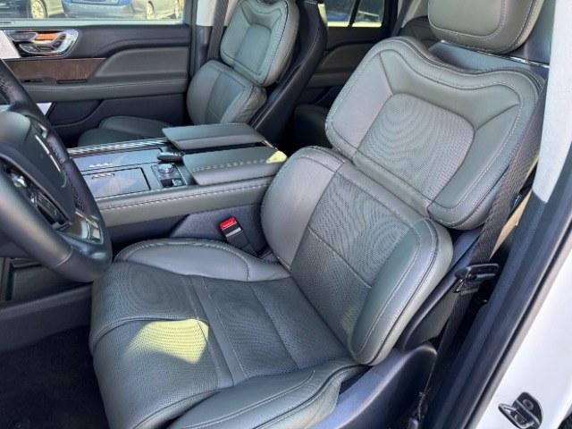 2022 Pristine White Metallic Tri-Coat /Urban Green w/Light Flint Stitch Lincoln Navigator Black Label (5LMJJ2TT4NE) with an EcoBoost 3.5L V-6 port/direct injection engine, located at 1865 East Red Hills Pkwy, St. George, 84770, (435) 628-0023, 37.120850, -113.543640- Photo#25
