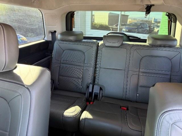 2022 Pristine White Metallic Tri-Coat /Urban Green w/Light Flint Stitch Lincoln Navigator Black Label (5LMJJ2TT4NE) with an EcoBoost 3.5L V-6 port/direct injection engine, located at 1865 East Red Hills Pkwy, St. George, 84770, (435) 628-0023, 37.120850, -113.543640- Photo#27
