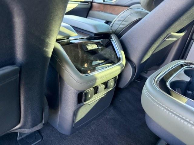 2022 Pristine White Metallic Tri-Coat /Urban Green w/Light Flint Stitch Lincoln Navigator Black Label (5LMJJ2TT4NE) with an EcoBoost 3.5L V-6 port/direct injection engine, located at 1865 East Red Hills Pkwy, St. George, 84770, (435) 628-0023, 37.120850, -113.543640- Photo#29
