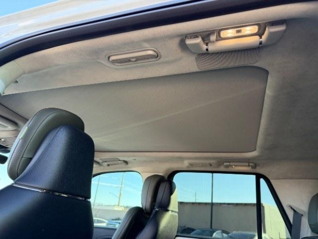 2022 Pristine White Metallic Tri-Coat /Urban Green w/Light Flint Stitch Lincoln Navigator Black Label (5LMJJ2TT4NE) with an EcoBoost 3.5L V-6 port/direct injection engine, located at 1865 East Red Hills Pkwy, St. George, 84770, (435) 628-0023, 37.120850, -113.543640- Photo#31