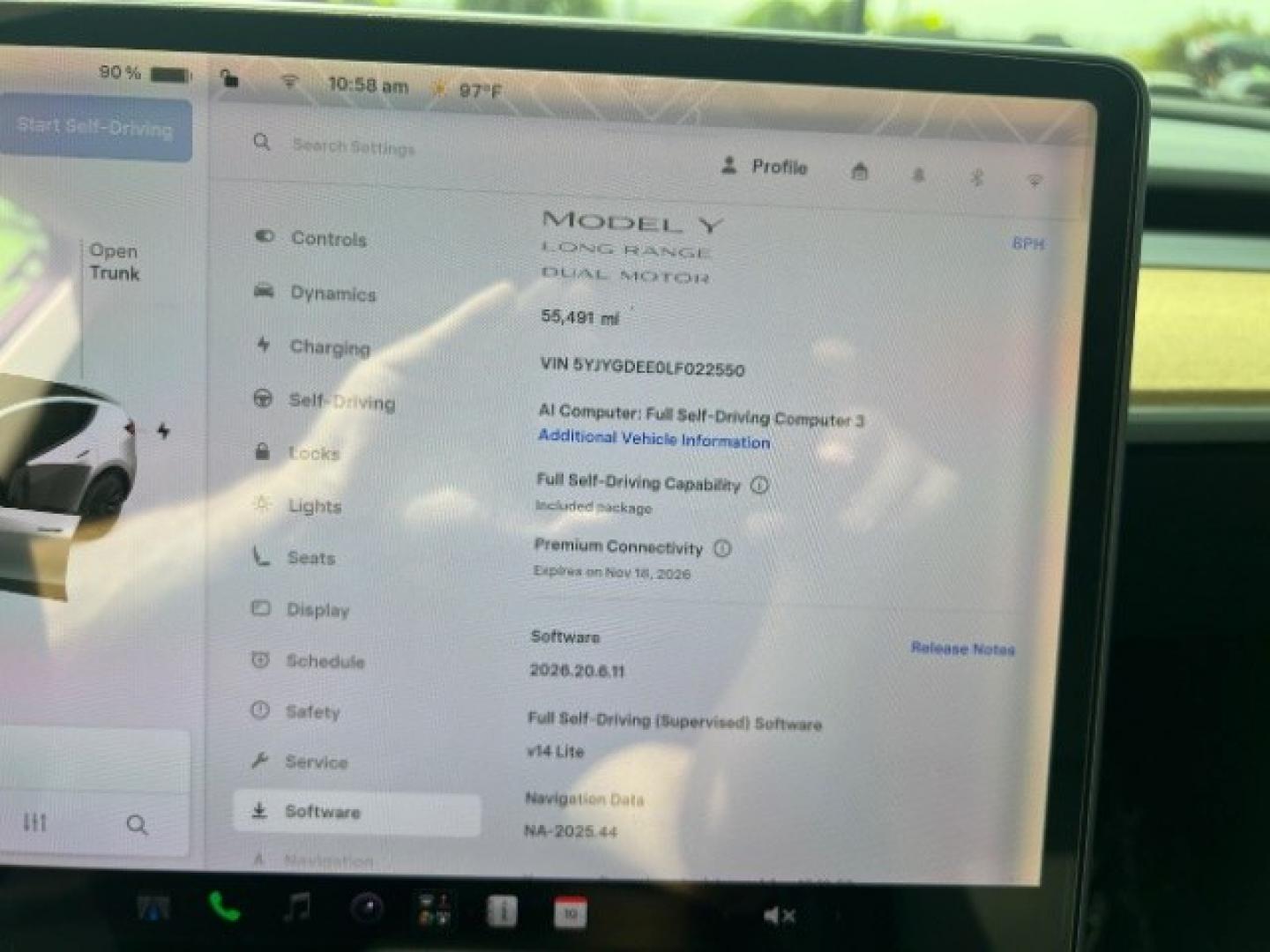 2020 Green /Black Tesla Model Y Long Range Dual Motor All-Wheel Drive (5YJYGDEE0LF) with an ELECTRIC engine, 1-Speed Automatic transmission, located at 1865 East Red Hills Pkwy, St. George, 84770, (435) 628-0023, 37.120850, -113.543640 - Excellent Tesla Model Y Long Range All Wheel Drive with FSD PAID FOR ($8k Full Self Driving Subscription fully transfers to new owner. Lock in FSD for life! 5 Seats HW3, Black Premium Interior and exterior in great condition. Wrapped Green - White original Every Tesla we sell has had cabin air fil- Photo#1