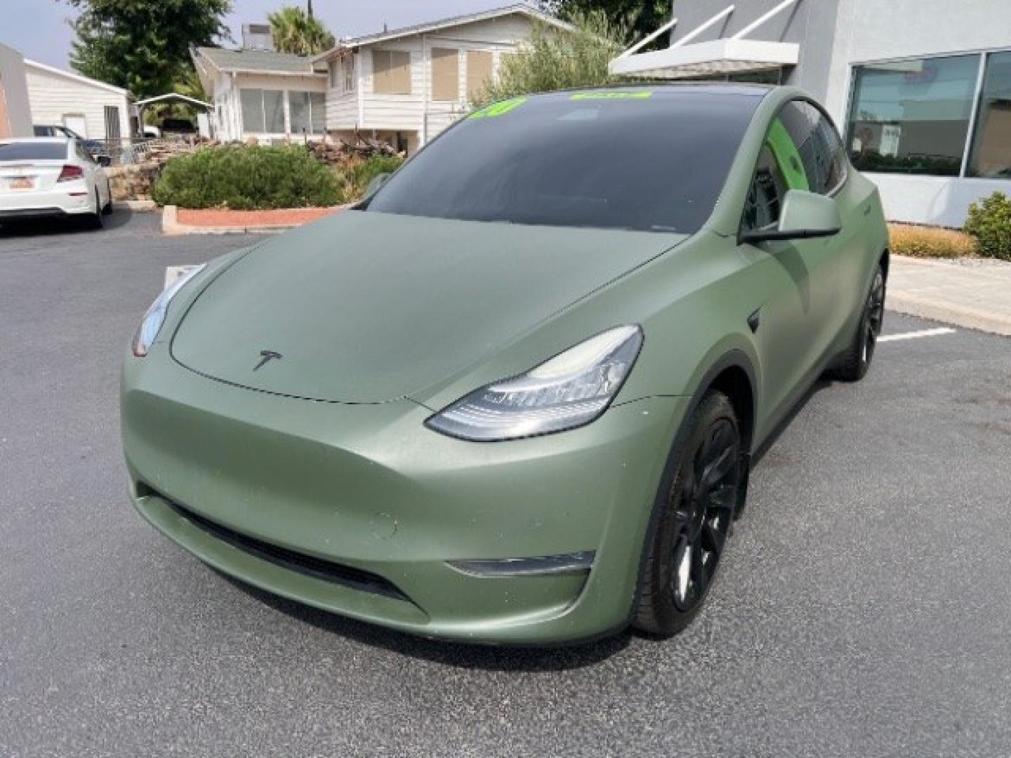 2020 Green /Black Tesla Model Y Long Range Dual Motor All-Wheel Drive (5YJYGDEE0LF) with an ELECTRIC engine, 1-Speed Automatic transmission, located at 1865 East Red Hills Pkwy, St. George, 84770, (435) 628-0023, 37.120850, -113.543640 - Excellent Tesla Model Y Long Range All Wheel Drive with FSD PAID FOR ($8k Full Self Driving Subscription fully transfers to new owner. Lock in FSD for life! 5 Seats HW3, Black Premium Interior and exterior in great condition. Wrapped Green - White original Every Tesla we sell has had cabin air fil- Photo#4