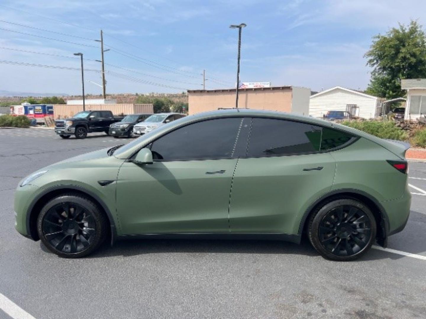 2020 Green /Black Tesla Model Y Long Range Dual Motor All-Wheel Drive (5YJYGDEE0LF) with an ELECTRIC engine, 1-Speed Automatic transmission, located at 1865 East Red Hills Pkwy, St. George, 84770, (435) 628-0023, 37.120850, -113.543640 - Excellent Tesla Model Y Long Range All Wheel Drive with FSD PAID FOR ($8k Full Self Driving Subscription fully transfers to new owner. Lock in FSD for life! 5 Seats HW3, Black Premium Interior and exterior in great condition. Wrapped Green - White original Every Tesla we sell has had cabin air fil- Photo#5