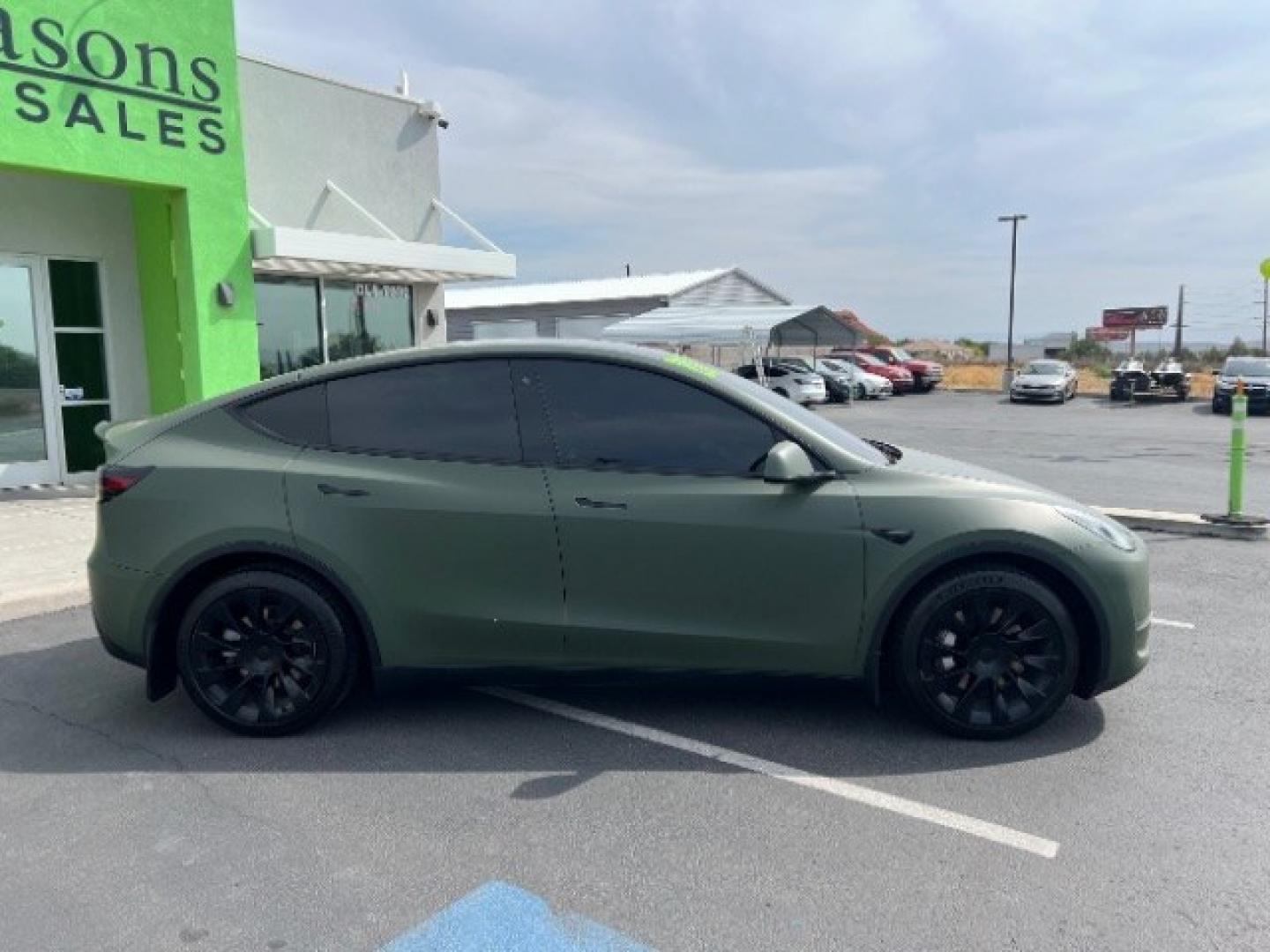 2020 Green /Black Tesla Model Y Long Range Dual Motor All-Wheel Drive (5YJYGDEE0LF) with an ELECTRIC engine, 1-Speed Automatic transmission, located at 1865 East Red Hills Pkwy, St. George, 84770, (435) 628-0023, 37.120850, -113.543640 - Excellent Tesla Model Y Long Range All Wheel Drive with FSD PAID FOR ($8k Full Self Driving Subscription fully transfers to new owner. Lock in FSD for life! 5 Seats HW3, Black Premium Interior and exterior in great condition. Wrapped Green - White original Every Tesla we sell has had cabin air fil- Photo#9