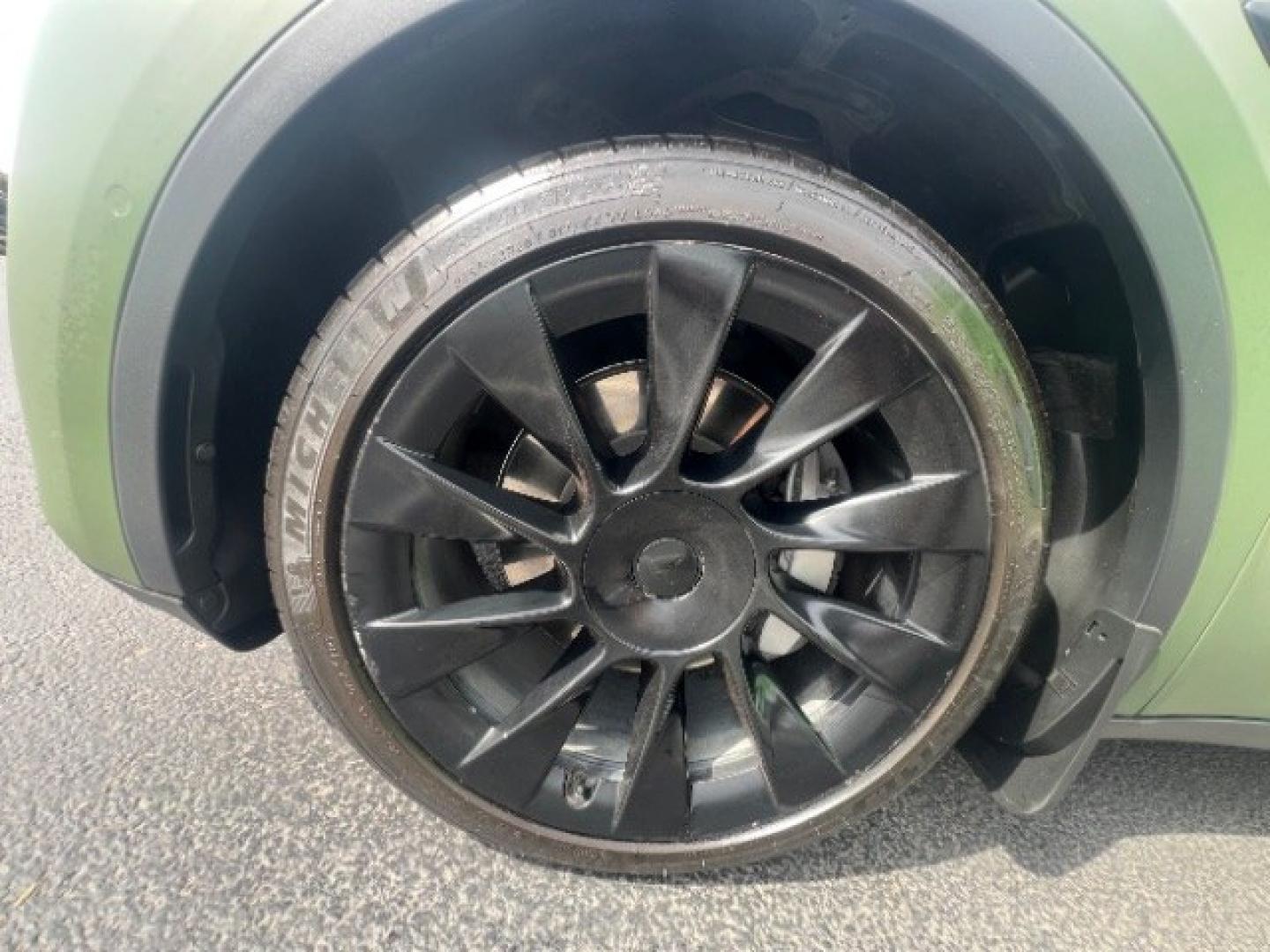 2020 Green /Black Tesla Model Y Long Range Dual Motor All-Wheel Drive (5YJYGDEE0LF) with an ELECTRIC engine, 1-Speed Automatic transmission, located at 1865 East Red Hills Pkwy, St. George, 84770, (435) 628-0023, 37.120850, -113.543640 - Excellent Tesla Model Y Long Range All Wheel Drive with FSD PAID FOR ($8k Full Self Driving Subscription fully transfers to new owner. Lock in FSD for life! 5 Seats HW3, Black Premium Interior and exterior in great condition. Wrapped Green - White original Every Tesla we sell has had cabin air fil- Photo#11