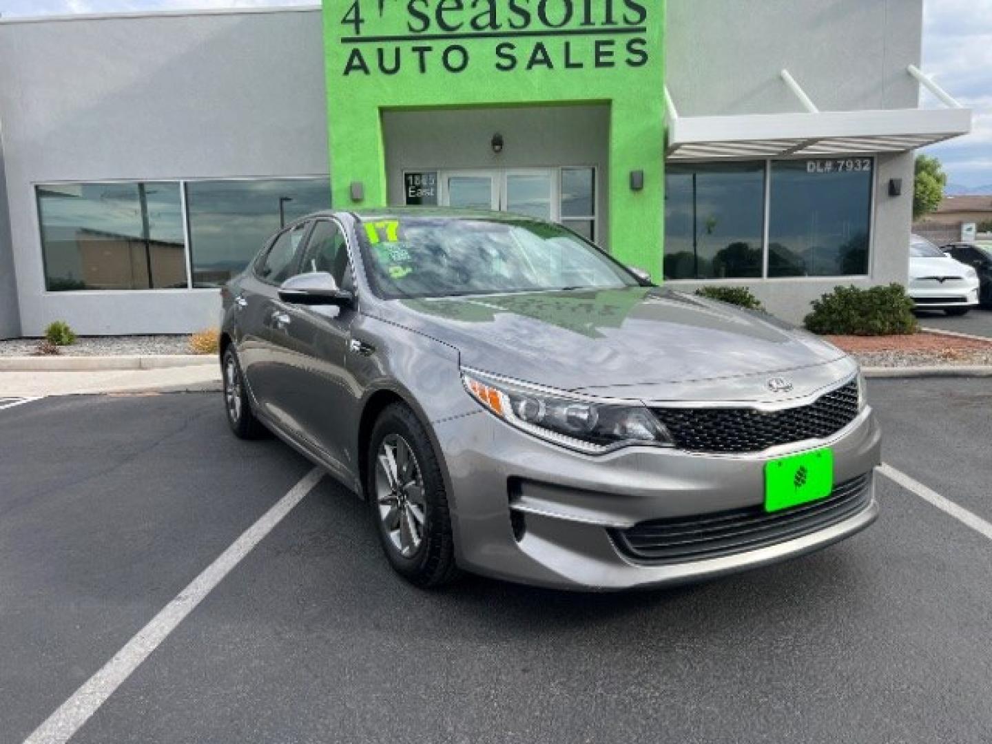 2017 Titanium Silver /Black Kia Optima LX Turbo (5XXGT4L12HG) with an 1.6L I-4 gasoline direct injection engine, Automatic transmission, located at 1865 East Red Hills Pkwy, St. George, 84770, (435) 628-0023, 37.120850, -113.543640 - We specialize in helping ALL people get the best financing available. No matter your credit score, good, bad or none we can get you an amazing rate. Had a bankruptcy, divorce, or repossessions? We give you the green light to get your credit back on the road. Low down and affordable payments that fit- Photo#0