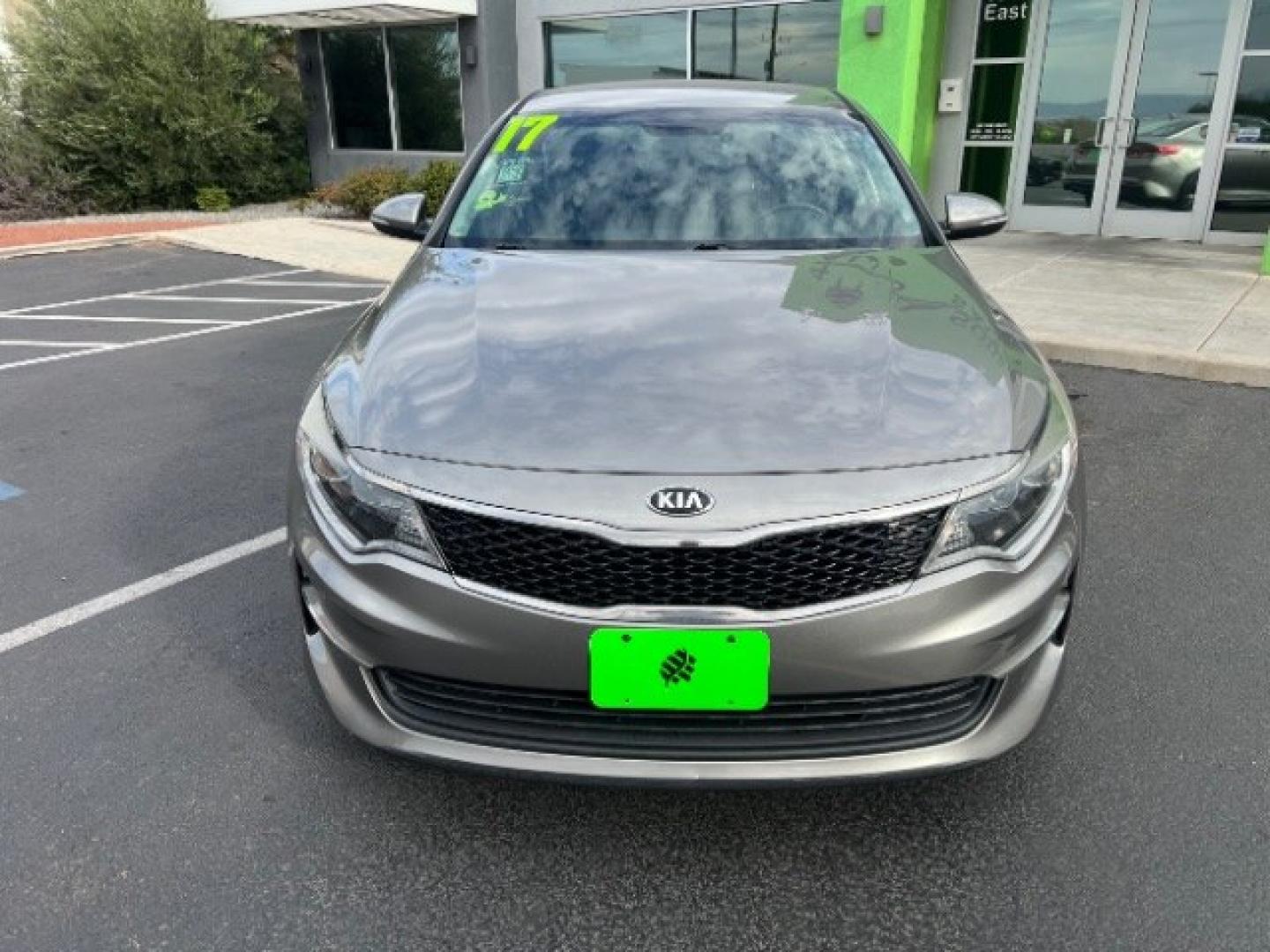 2017 Titanium Silver /Black Kia Optima LX Turbo (5XXGT4L12HG) with an 1.6L I-4 gasoline direct injection engine, Automatic transmission, located at 1865 East Red Hills Pkwy, St. George, 84770, (435) 628-0023, 37.120850, -113.543640 - We specialize in helping ALL people get the best financing available. No matter your credit score, good, bad or none we can get you an amazing rate. Had a bankruptcy, divorce, or repossessions? We give you the green light to get your credit back on the road. Low down and affordable payments that fit- Photo#1