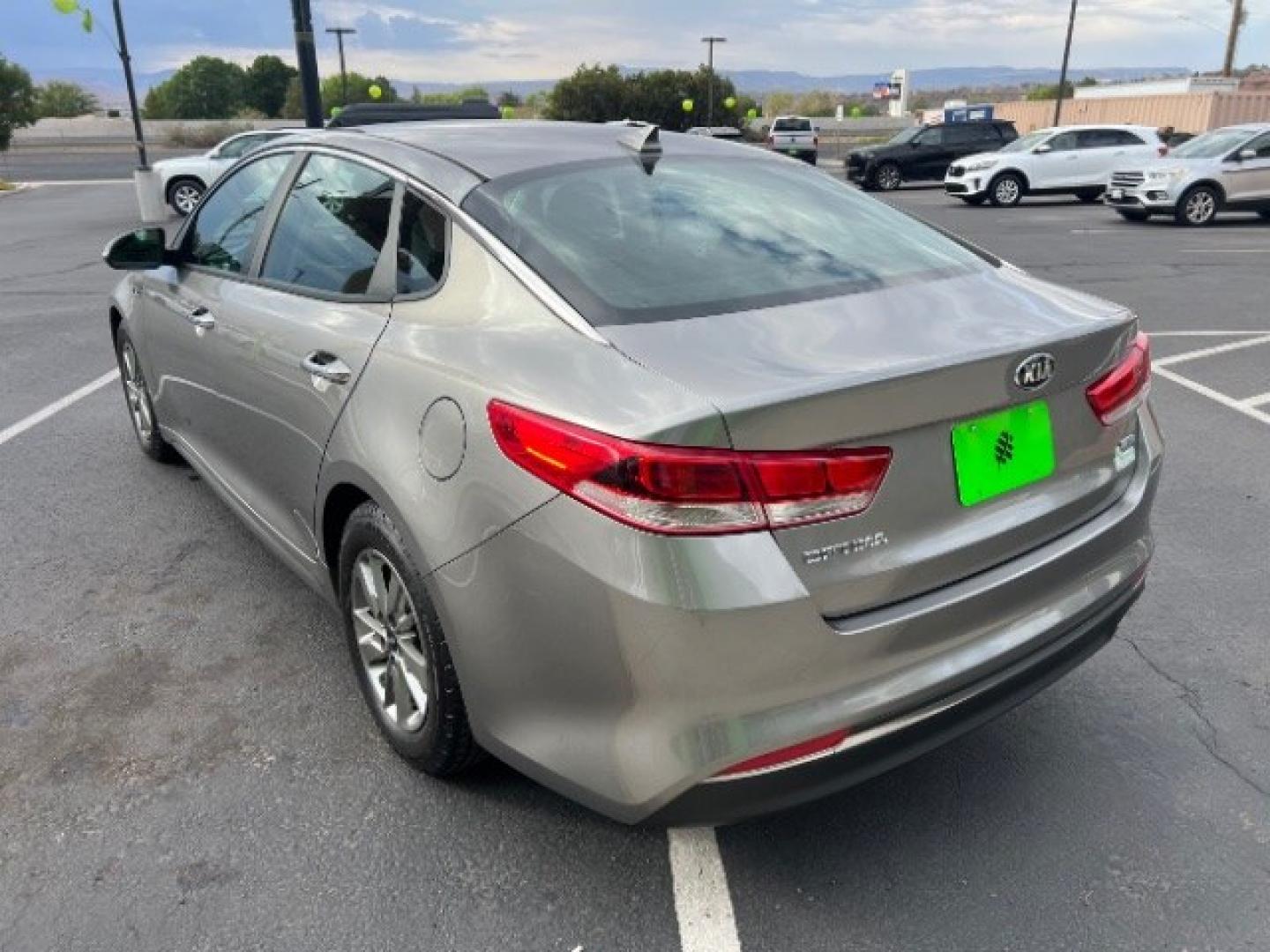 2017 Titanium Silver /Black Kia Optima LX Turbo (5XXGT4L12HG) with an 1.6L I-4 gasoline direct injection engine, Automatic transmission, located at 1865 East Red Hills Pkwy, St. George, 84770, (435) 628-0023, 37.120850, -113.543640 - We specialize in helping ALL people get the best financing available. No matter your credit score, good, bad or none we can get you an amazing rate. Had a bankruptcy, divorce, or repossessions? We give you the green light to get your credit back on the road. Low down and affordable payments that fit- Photo#4