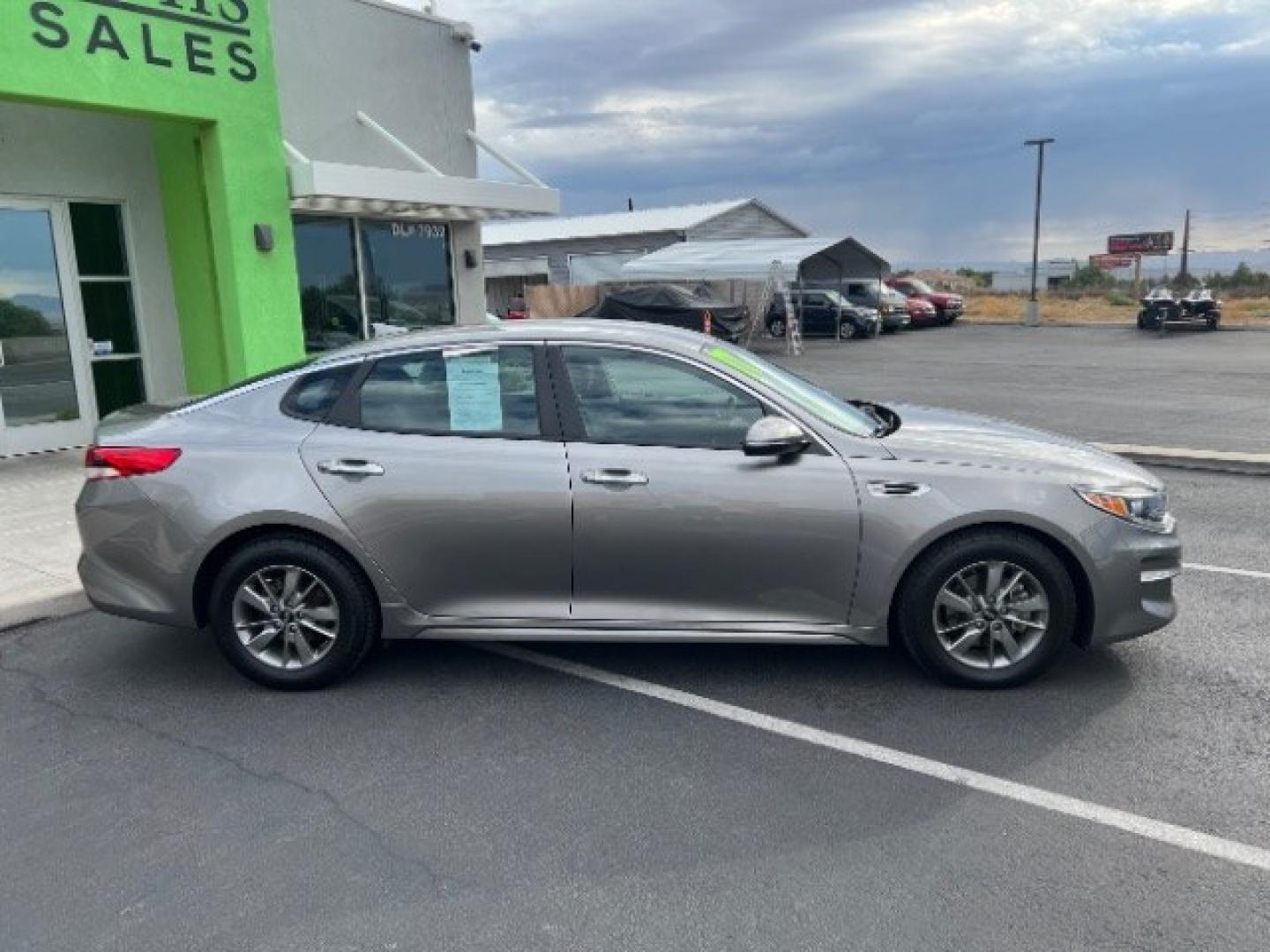 2017 Titanium Silver /Black Kia Optima LX Turbo (5XXGT4L12HG) with an 1.6L I-4 gasoline direct injection engine, Automatic transmission, located at 1865 East Red Hills Pkwy, St. George, 84770, (435) 628-0023, 37.120850, -113.543640 - We specialize in helping ALL people get the best financing available. No matter your credit score, good, bad or none we can get you an amazing rate. Had a bankruptcy, divorce, or repossessions? We give you the green light to get your credit back on the road. Low down and affordable payments that fit- Photo#7