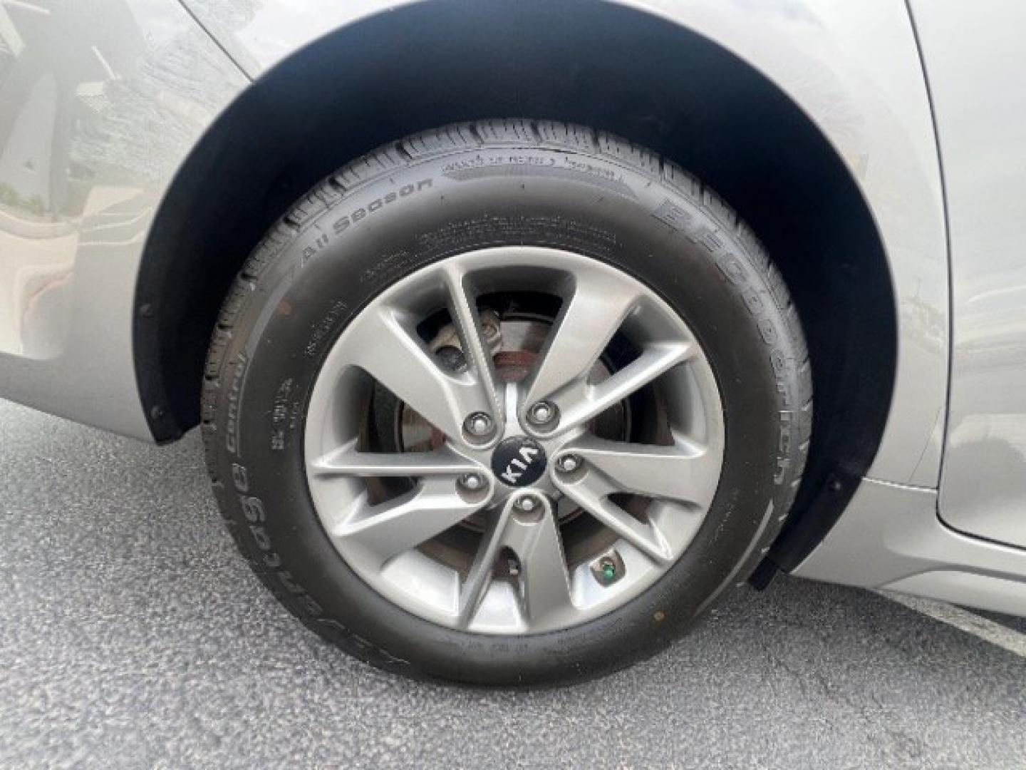 2017 Titanium Silver /Black Kia Optima LX Turbo (5XXGT4L12HG) with an 1.6L I-4 gasoline direct injection engine, Automatic transmission, located at 1865 East Red Hills Pkwy, St. George, 84770, (435) 628-0023, 37.120850, -113.543640 - We specialize in helping ALL people get the best financing available. No matter your credit score, good, bad or none we can get you an amazing rate. Had a bankruptcy, divorce, or repossessions? We give you the green light to get your credit back on the road. Low down and affordable payments that fit- Photo#9