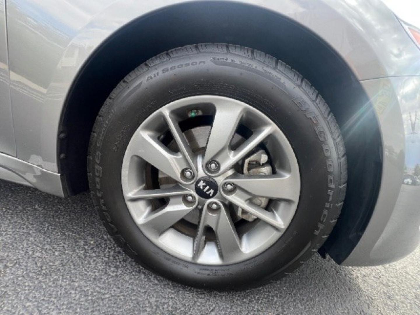 2017 Titanium Silver /Black Kia Optima LX Turbo (5XXGT4L12HG) with an 1.6L I-4 gasoline direct injection engine, Automatic transmission, located at 1865 East Red Hills Pkwy, St. George, 84770, (435) 628-0023, 37.120850, -113.543640 - We specialize in helping ALL people get the best financing available. No matter your credit score, good, bad or none we can get you an amazing rate. Had a bankruptcy, divorce, or repossessions? We give you the green light to get your credit back on the road. Low down and affordable payments that fit- Photo#10