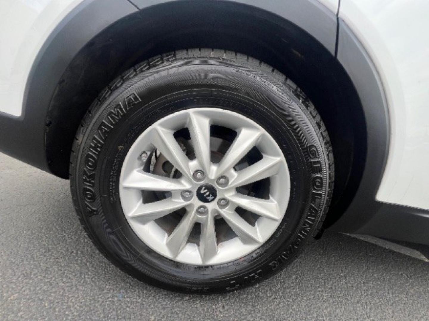 2019 Snow White Pearl /Stone Beige Kia Sorento 3.3L LX (5XYPGDA59KG) with an Lambda II 3.3L V-6 gasoline direct injection engine, AUTOMATIC transmission, located at 940 North Main Street, Cedar City, UT, 84720, (435) 628-0023, 37.692936, -113.061897 - We specialize in helping ALL people get the best financing available. No matter your credit score, good, bad or none we can get you an amazing rate. Had a bankruptcy, divorce, or repossessions? We give you the green light to get your credit back on the road. Low down and affordable payments that fit- Photo#8