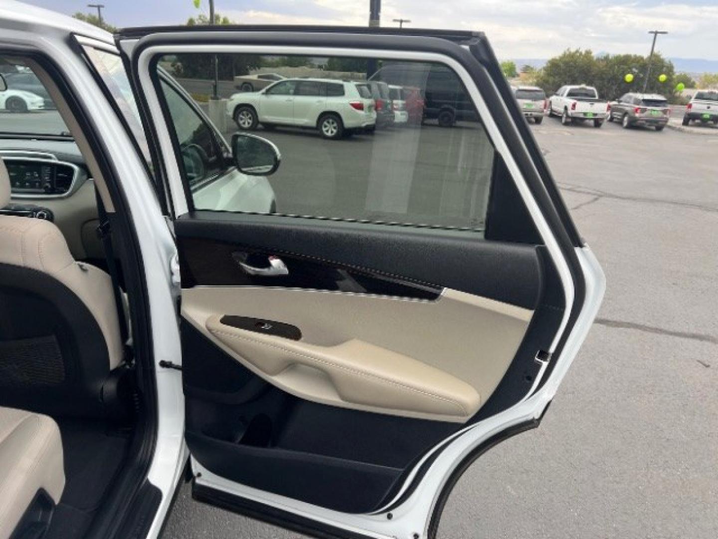 2019 Snow White Pearl /Stone Beige Kia Sorento 3.3L LX (5XYPGDA59KG) with an Lambda II 3.3L V-6 gasoline direct injection engine, AUTOMATIC transmission, located at 940 North Main Street, Cedar City, UT, 84720, (435) 628-0023, 37.692936, -113.061897 - We specialize in helping ALL people get the best financing available. No matter your credit score, good, bad or none we can get you an amazing rate. Had a bankruptcy, divorce, or repossessions? We give you the green light to get your credit back on the road. Low down and affordable payments that fit- Photo#25
