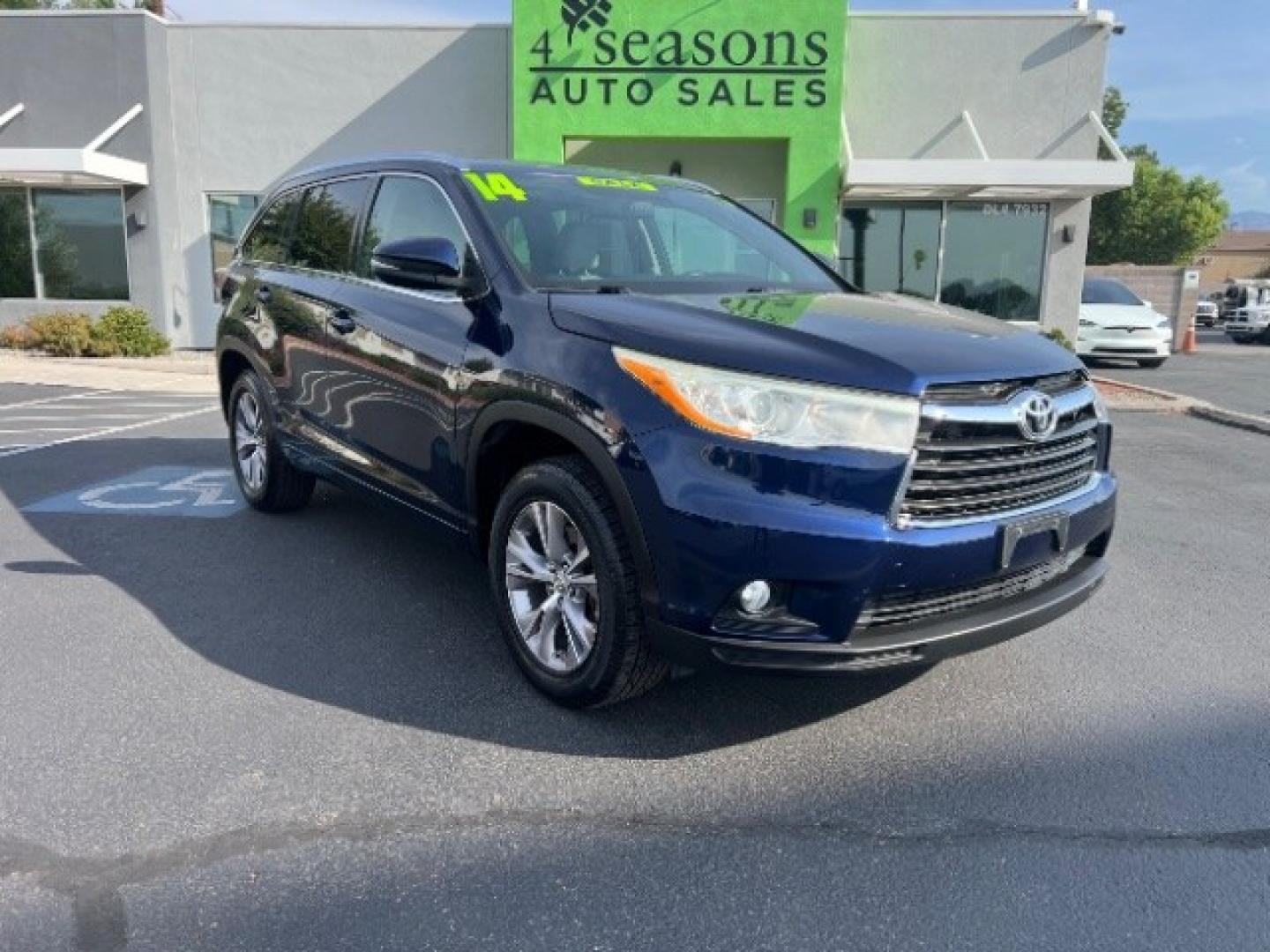 2014 Nautical Blue Metallic /Ash Toyota Highlander XLE V6 (5TDKKRFH8ES) with an 3.5L V-6 DOHC engine, Automatic transmission, located at 1865 East Red Hills Pkwy, St. George, 84770, (435) 628-0023, 37.120850, -113.543640 - We specialize in helping ALL people get the best financing available. No matter your credit score, good, bad or none we can get you an amazing rate. Had a bankruptcy, divorce, or repossessions? We give you the green light to get your credit back on the road. Low down and affordable payments that fit- Photo#0