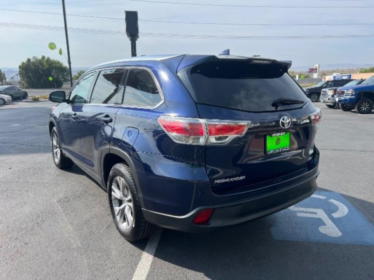 2014 Nautical Blue Metallic /Ash Toyota Highlander XLE V6 (5TDKKRFH8ES) with an 3.5L V-6 DOHC engine, Automatic transmission, located at 1865 East Red Hills Pkwy, St. George, 84770, (435) 628-0023, 37.120850, -113.543640 - We specialize in helping ALL people get the best financing available. No matter your credit score, good, bad or none we can get you an amazing rate. Had a bankruptcy, divorce, or repossessions? We give you the green light to get your credit back on the road. Low down and affordable payments that fit- Photo#4