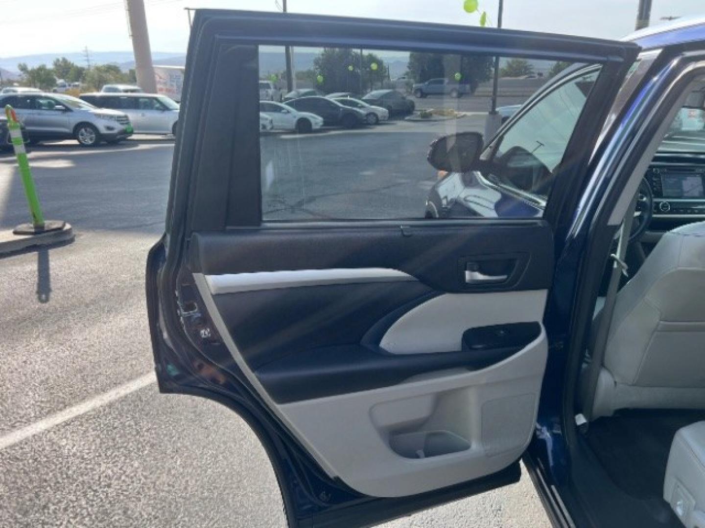 2014 Nautical Blue Metallic /Ash Toyota Highlander XLE V6 (5TDKKRFH8ES) with an 3.5L V-6 DOHC engine, Automatic transmission, located at 1865 East Red Hills Pkwy, St. George, 84770, (435) 628-0023, 37.120850, -113.543640 - We specialize in helping ALL people get the best financing available. No matter your credit score, good, bad or none we can get you an amazing rate. Had a bankruptcy, divorce, or repossessions? We give you the green light to get your credit back on the road. Low down and affordable payments that fit- Photo#19