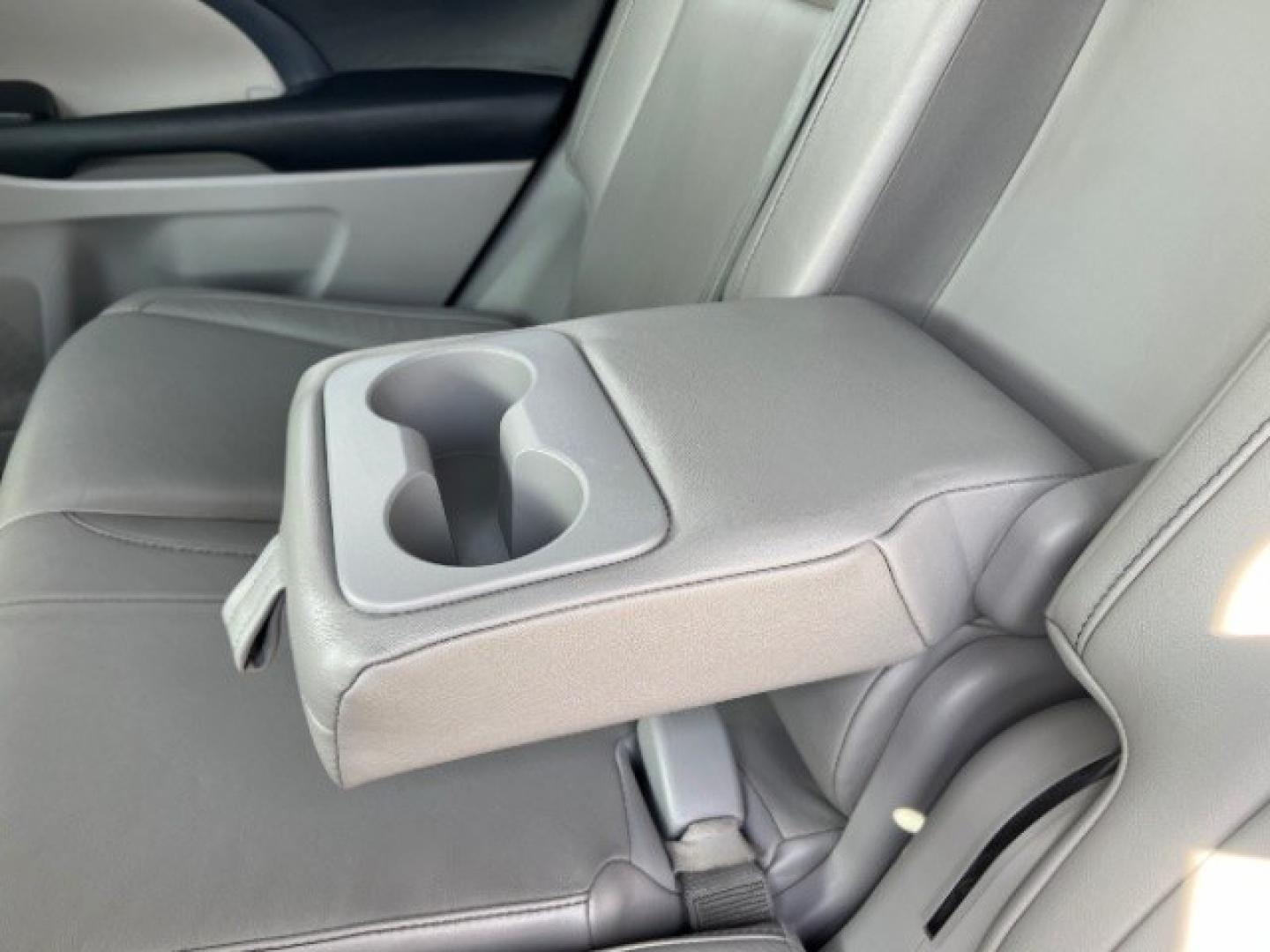 2014 Nautical Blue Metallic /Ash Toyota Highlander XLE V6 (5TDKKRFH8ES) with an 3.5L V-6 DOHC engine, Automatic transmission, located at 1865 East Red Hills Pkwy, St. George, 84770, (435) 628-0023, 37.120850, -113.543640 - We specialize in helping ALL people get the best financing available. No matter your credit score, good, bad or none we can get you an amazing rate. Had a bankruptcy, divorce, or repossessions? We give you the green light to get your credit back on the road. Low down and affordable payments that fit- Photo#21
