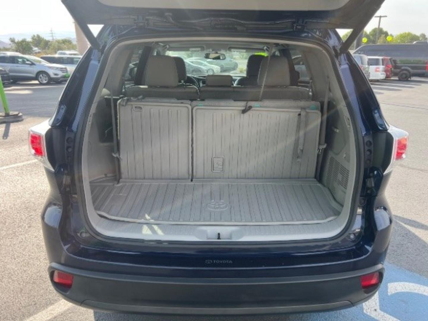 2014 Nautical Blue Metallic /Ash Toyota Highlander XLE V6 (5TDKKRFH8ES) with an 3.5L V-6 DOHC engine, Automatic transmission, located at 1865 East Red Hills Pkwy, St. George, 84770, (435) 628-0023, 37.120850, -113.543640 - We specialize in helping ALL people get the best financing available. No matter your credit score, good, bad or none we can get you an amazing rate. Had a bankruptcy, divorce, or repossessions? We give you the green light to get your credit back on the road. Low down and affordable payments that fit- Photo#23