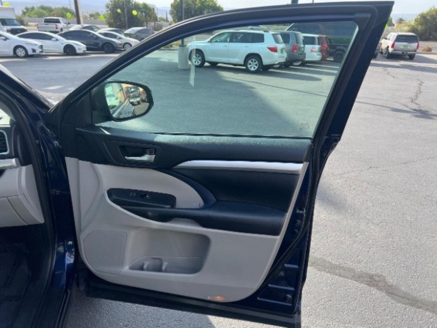 2014 Nautical Blue Metallic /Ash Toyota Highlander XLE V6 (5TDKKRFH8ES) with an 3.5L V-6 DOHC engine, Automatic transmission, located at 1865 East Red Hills Pkwy, St. George, 84770, (435) 628-0023, 37.120850, -113.543640 - We specialize in helping ALL people get the best financing available. No matter your credit score, good, bad or none we can get you an amazing rate. Had a bankruptcy, divorce, or repossessions? We give you the green light to get your credit back on the road. Low down and affordable payments that fit- Photo#26