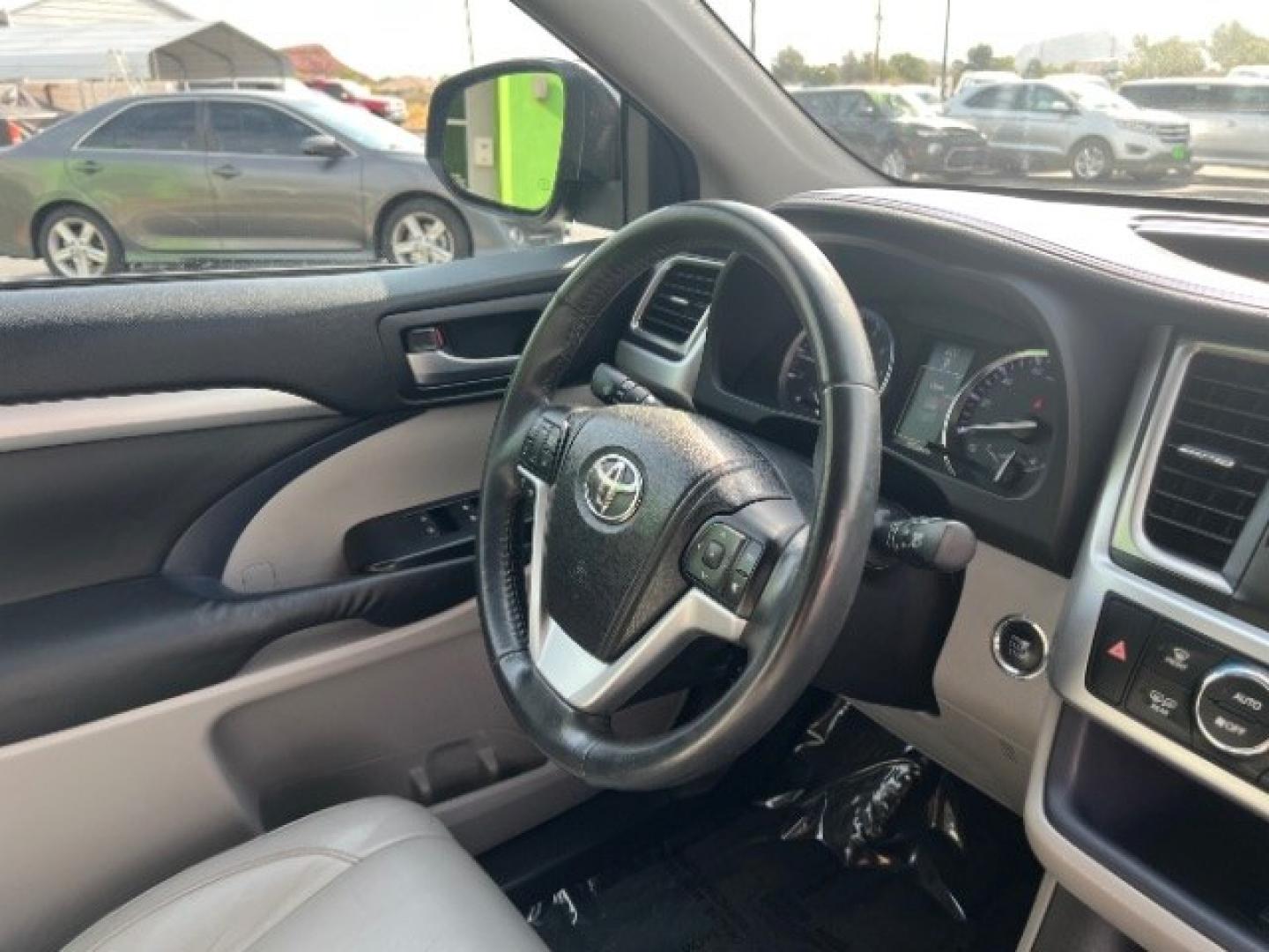 2014 Nautical Blue Metallic /Ash Toyota Highlander XLE V6 (5TDKKRFH8ES) with an 3.5L V-6 DOHC engine, Automatic transmission, located at 1865 East Red Hills Pkwy, St. George, 84770, (435) 628-0023, 37.120850, -113.543640 - We specialize in helping ALL people get the best financing available. No matter your credit score, good, bad or none we can get you an amazing rate. Had a bankruptcy, divorce, or repossessions? We give you the green light to get your credit back on the road. Low down and affordable payments that fit- Photo#29