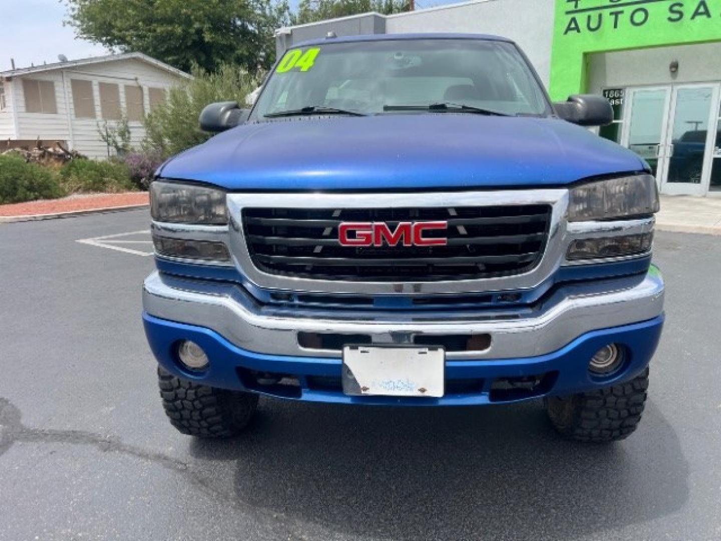 2004 Marine Blue Metallic /Pewter GMC Sierra 2500HD SLE (1GTHK23U04F) with an Vortec 6L V-8 regular unleaded engine, Automatic transmission, located at 940 North Main Street, Cedar City, UT, 84720, (435) 628-0023, 37.692936, -113.061897- Photo#1