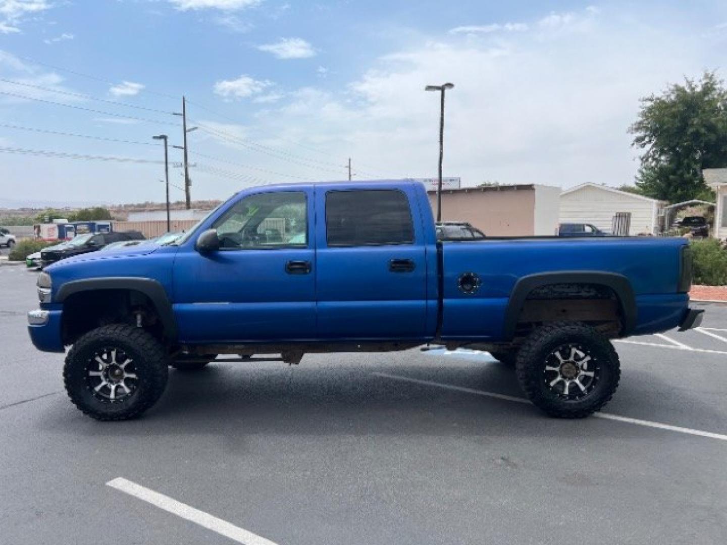 2004 Marine Blue Metallic /Pewter GMC Sierra 2500HD SLE (1GTHK23U04F) with an Vortec 6L V-8 regular unleaded engine, Automatic transmission, located at 940 North Main Street, Cedar City, UT, 84720, (435) 628-0023, 37.692936, -113.061897- Photo#3