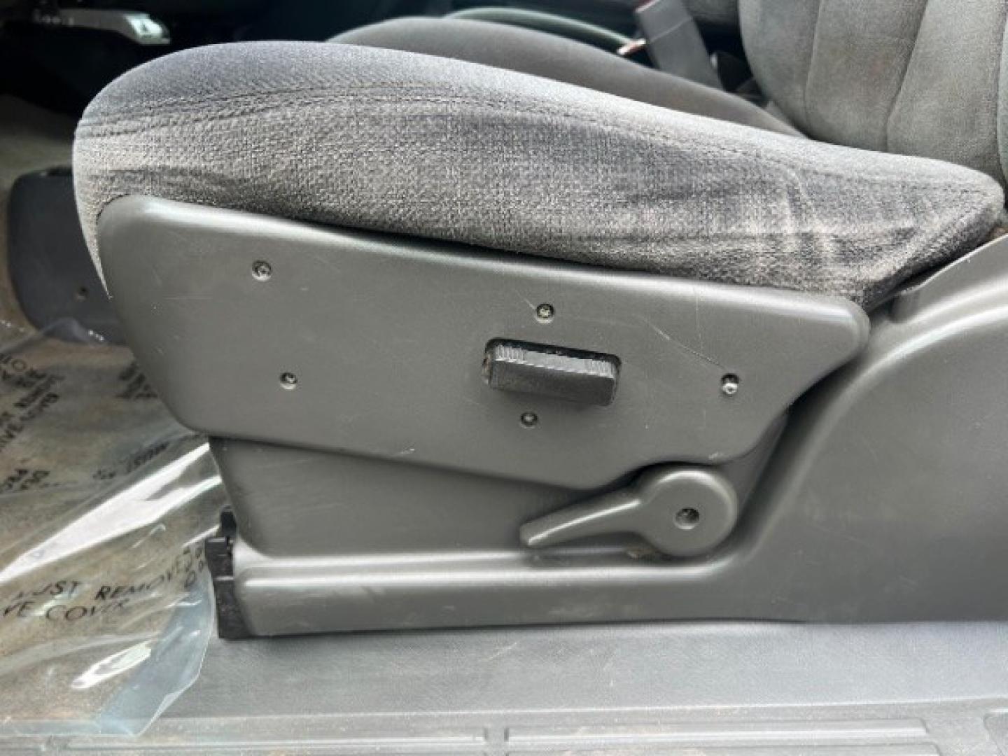 2004 Marine Blue Metallic /Pewter GMC Sierra 2500HD SLE (1GTHK23U04F) with an Vortec 6L V-8 regular unleaded engine, Automatic transmission, located at 940 North Main Street, Cedar City, UT, 84720, (435) 628-0023, 37.692936, -113.061897- Photo#13