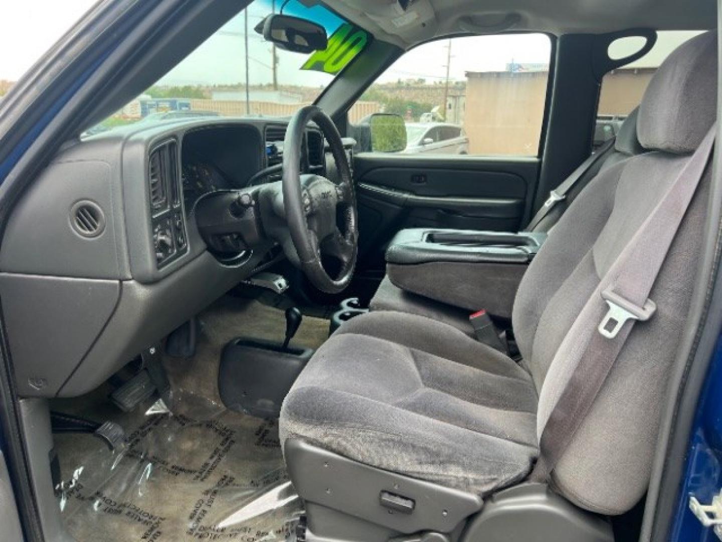 2004 Marine Blue Metallic /Pewter GMC Sierra 2500HD SLE (1GTHK23U04F) with an Vortec 6L V-8 regular unleaded engine, Automatic transmission, located at 940 North Main Street, Cedar City, UT, 84720, (435) 628-0023, 37.692936, -113.061897- Photo#14