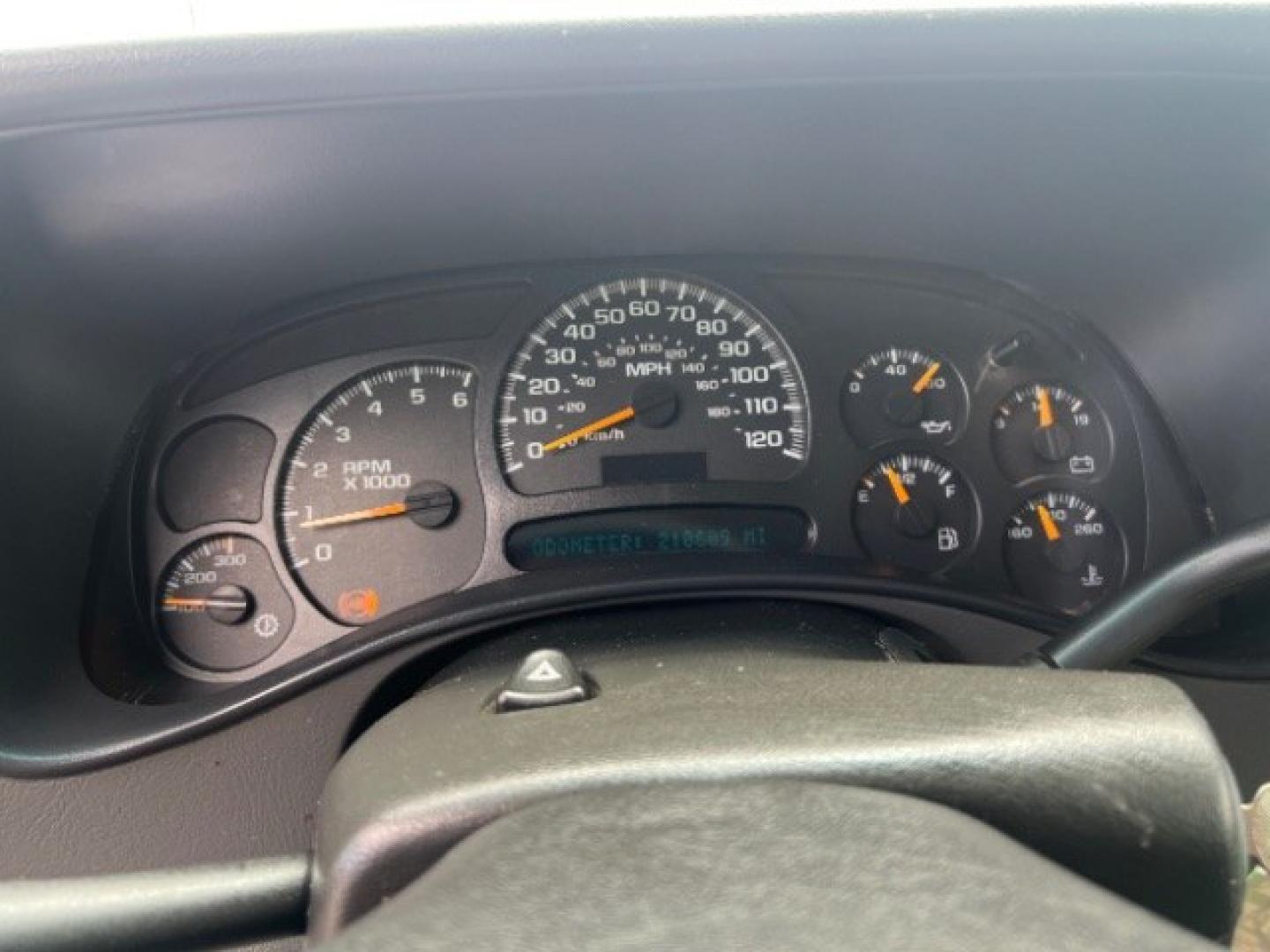 2004 Marine Blue Metallic /Pewter GMC Sierra 2500HD SLE (1GTHK23U04F) with an Vortec 6L V-8 regular unleaded engine, Automatic transmission, located at 940 North Main Street, Cedar City, UT, 84720, (435) 628-0023, 37.692936, -113.061897- Photo#16