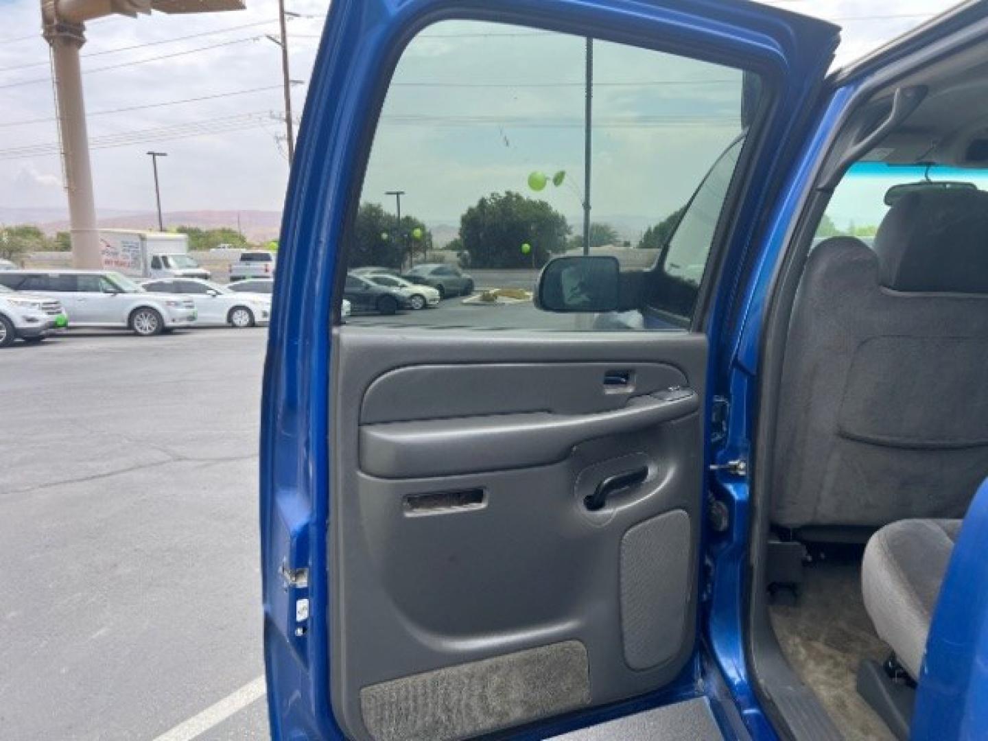 2004 Marine Blue Metallic /Pewter GMC Sierra 2500HD SLE (1GTHK23U04F) with an Vortec 6L V-8 regular unleaded engine, Automatic transmission, located at 940 North Main Street, Cedar City, UT, 84720, (435) 628-0023, 37.692936, -113.061897- Photo#19