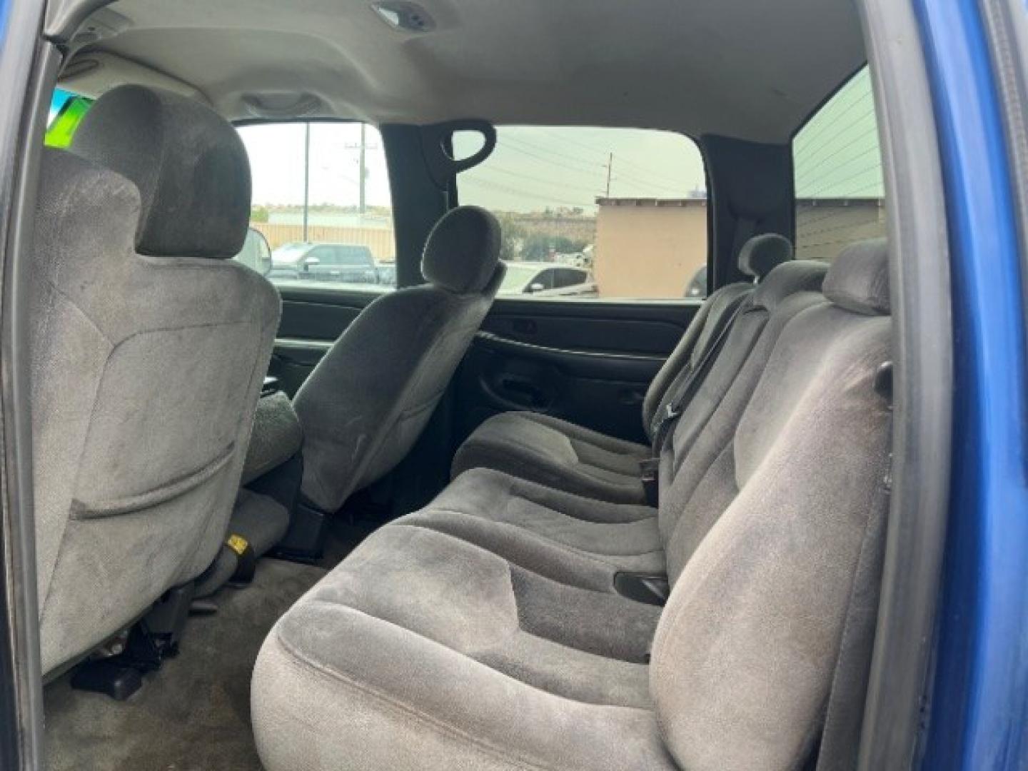 2004 Marine Blue Metallic /Pewter GMC Sierra 2500HD SLE (1GTHK23U04F) with an Vortec 6L V-8 regular unleaded engine, Automatic transmission, located at 940 North Main Street, Cedar City, UT, 84720, (435) 628-0023, 37.692936, -113.061897- Photo#20