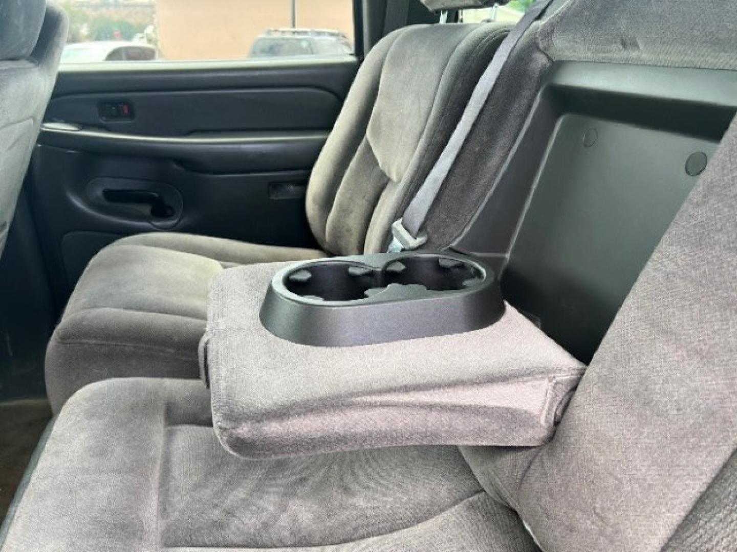 2004 Marine Blue Metallic /Pewter GMC Sierra 2500HD SLE (1GTHK23U04F) with an Vortec 6L V-8 regular unleaded engine, Automatic transmission, located at 940 North Main Street, Cedar City, UT, 84720, (435) 628-0023, 37.692936, -113.061897- Photo#21