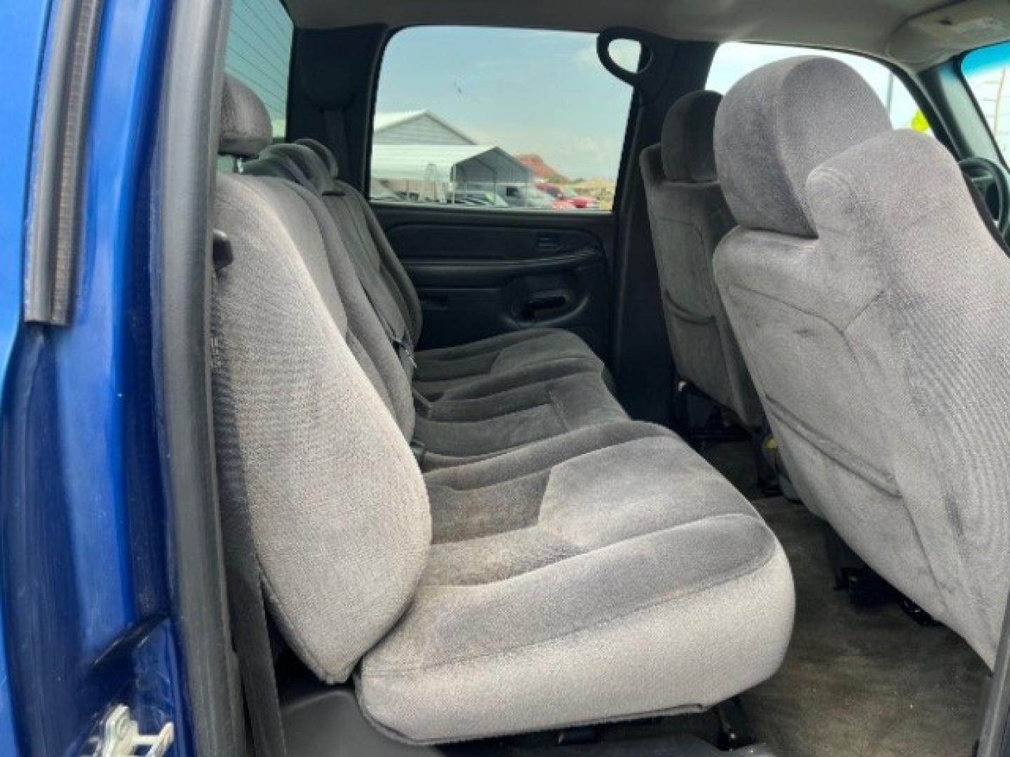 2004 Marine Blue Metallic /Pewter GMC Sierra 2500HD SLE (1GTHK23U04F) with an Vortec 6L V-8 regular unleaded engine, Automatic transmission, located at 940 North Main Street, Cedar City, UT, 84720, (435) 628-0023, 37.692936, -113.061897- Photo#24
