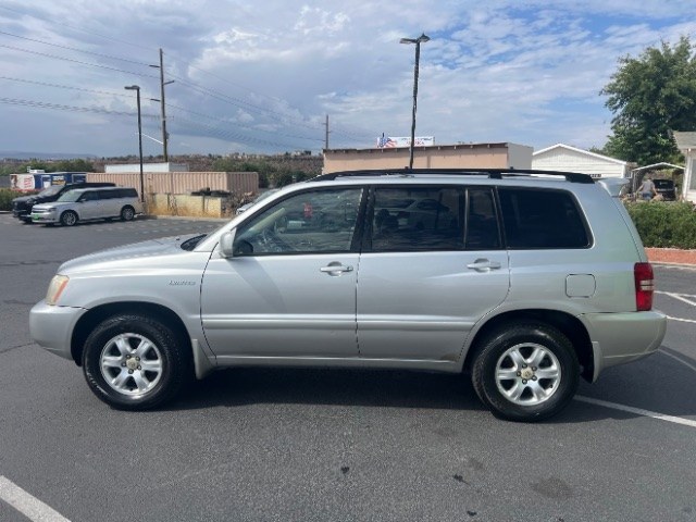2002 Millennium Silver Metallic /Ivory Toyota Highlander V6 | Limited V6 (JTEHF21A520) with an 3L V-6 DOHC engine, Automatic transmission, located at 1865 East Red Hills Pkwy, St. George, 84770, (435) 628-0023, 37.120850, -113.543640 - We specialize in helping ALL people get the best financing available. No matter your credit score, good, bad or none we can get you an amazing rate. Had a bankruptcy, divorce, or repossessions? We give you the green light to get your credit back on the road. Low down and affordable payments that fit- Photo#3