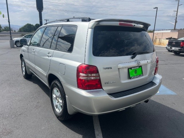 2002 Millennium Silver Metallic /Ivory Toyota Highlander V6 | Limited V6 (JTEHF21A520) with an 3L V-6 DOHC engine, Automatic transmission, located at 1865 East Red Hills Pkwy, St. George, 84770, (435) 628-0023, 37.120850, -113.543640 - We specialize in helping ALL people get the best financing available. No matter your credit score, good, bad or none we can get you an amazing rate. Had a bankruptcy, divorce, or repossessions? We give you the green light to get your credit back on the road. Low down and affordable payments that fit- Photo#4