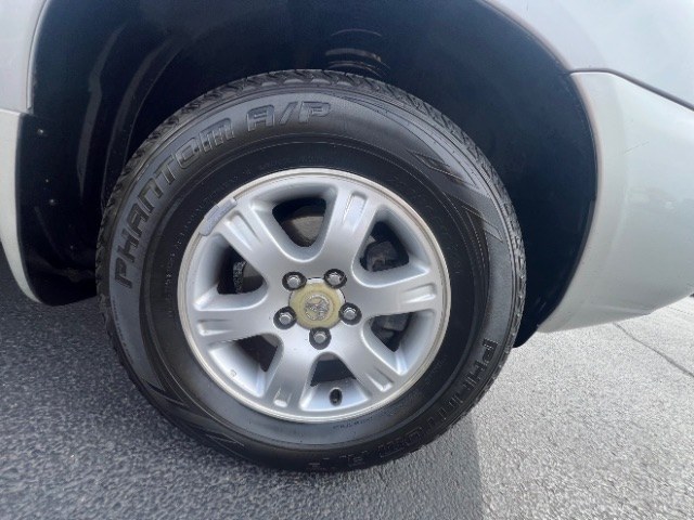 2002 Millennium Silver Metallic /Ivory Toyota Highlander V6 | Limited V6 (JTEHF21A520) with an 3L V-6 DOHC engine, Automatic transmission, located at 1865 East Red Hills Pkwy, St. George, 84770, (435) 628-0023, 37.120850, -113.543640 - We specialize in helping ALL people get the best financing available. No matter your credit score, good, bad or none we can get you an amazing rate. Had a bankruptcy, divorce, or repossessions? We give you the green light to get your credit back on the road. Low down and affordable payments that fit- Photo#10