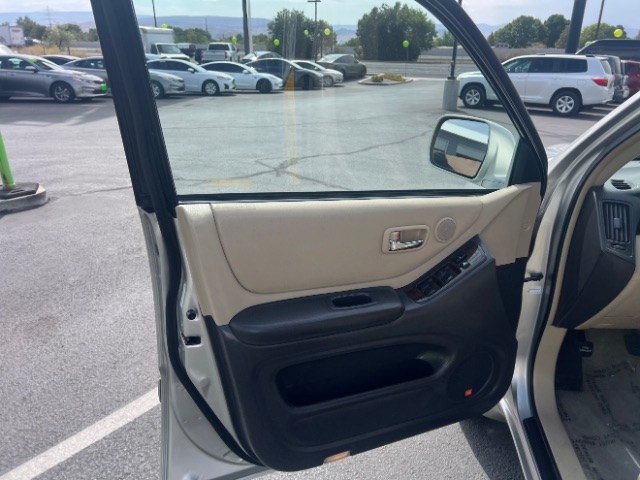 2002 Millennium Silver Metallic /Ivory Toyota Highlander V6 | Limited V6 (JTEHF21A520) with an 3L V-6 DOHC engine, Automatic transmission, located at 1865 East Red Hills Pkwy, St. George, 84770, (435) 628-0023, 37.120850, -113.543640 - We specialize in helping ALL people get the best financing available. No matter your credit score, good, bad or none we can get you an amazing rate. Had a bankruptcy, divorce, or repossessions? We give you the green light to get your credit back on the road. Low down and affordable payments that fit- Photo#12