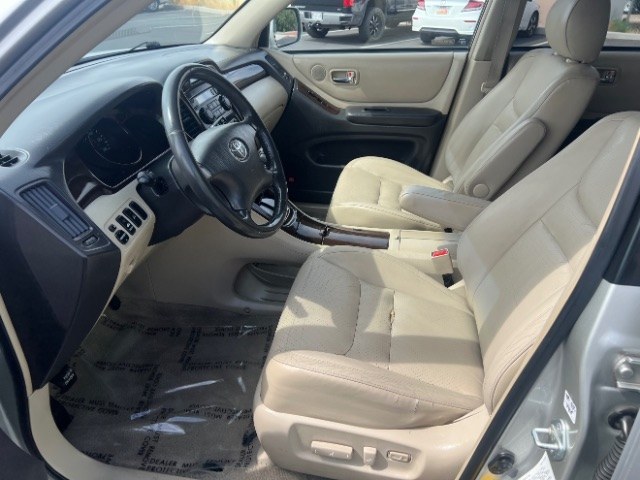 2002 Millennium Silver Metallic /Ivory Toyota Highlander V6 | Limited V6 (JTEHF21A520) with an 3L V-6 DOHC engine, Automatic transmission, located at 1865 East Red Hills Pkwy, St. George, 84770, (435) 628-0023, 37.120850, -113.543640 - We specialize in helping ALL people get the best financing available. No matter your credit score, good, bad or none we can get you an amazing rate. Had a bankruptcy, divorce, or repossessions? We give you the green light to get your credit back on the road. Low down and affordable payments that fit- Photo#14