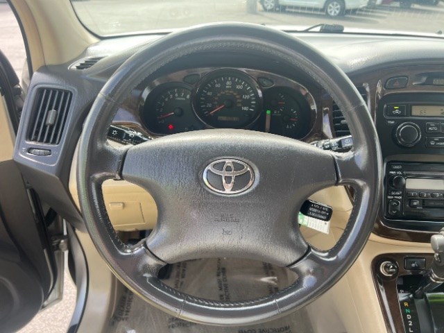 2002 Millennium Silver Metallic /Ivory Toyota Highlander V6 | Limited V6 (JTEHF21A520) with an 3L V-6 DOHC engine, Automatic transmission, located at 1865 East Red Hills Pkwy, St. George, 84770, (435) 628-0023, 37.120850, -113.543640 - We specialize in helping ALL people get the best financing available. No matter your credit score, good, bad or none we can get you an amazing rate. Had a bankruptcy, divorce, or repossessions? We give you the green light to get your credit back on the road. Low down and affordable payments that fit- Photo#15