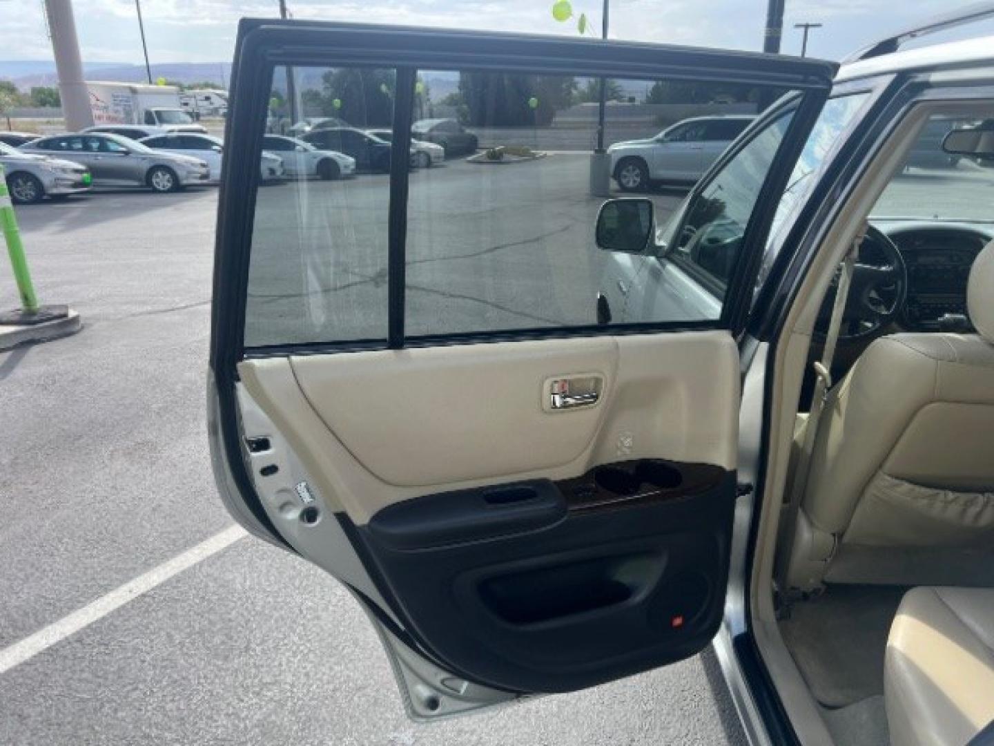 2002 Millennium Silver Metallic /Ivory Toyota Highlander V6 | Limited V6 (JTEHF21A520) with an 3L V-6 DOHC engine, Automatic transmission, located at 940 North Main Street, Cedar City, UT, 84720, (435) 628-0023, 37.692936, -113.061897 - We specialize in helping ALL people get the best financing available. No matter your credit score, good, bad or none we can get you an amazing rate. Had a bankruptcy, divorce, or repossessions? We give you the green light to get your credit back on the road. Low down and affordable payments that fit- Photo#19