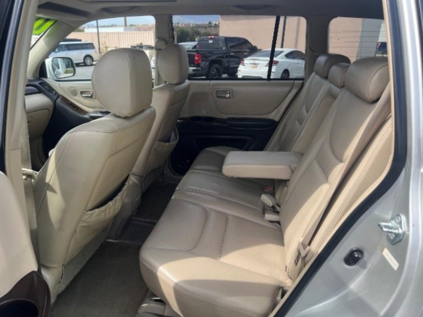 2002 Millennium Silver Metallic /Ivory Toyota Highlander V6 | Limited V6 (JTEHF21A520) with an 3L V-6 DOHC engine, Automatic transmission, located at 940 North Main Street, Cedar City, UT, 84720, (435) 628-0023, 37.692936, -113.061897 - We specialize in helping ALL people get the best financing available. No matter your credit score, good, bad or none we can get you an amazing rate. Had a bankruptcy, divorce, or repossessions? We give you the green light to get your credit back on the road. Low down and affordable payments that fit- Photo#20