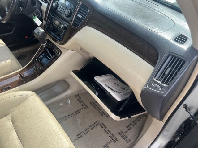 2002 Millennium Silver Metallic /Ivory Toyota Highlander V6 | Limited V6 (JTEHF21A520) with an 3L V-6 DOHC engine, Automatic transmission, located at 1865 East Red Hills Pkwy, St. George, 84770, (435) 628-0023, 37.120850, -113.543640 - We specialize in helping ALL people get the best financing available. No matter your credit score, good, bad or none we can get you an amazing rate. Had a bankruptcy, divorce, or repossessions? We give you the green light to get your credit back on the road. Low down and affordable payments that fit- Photo#27
