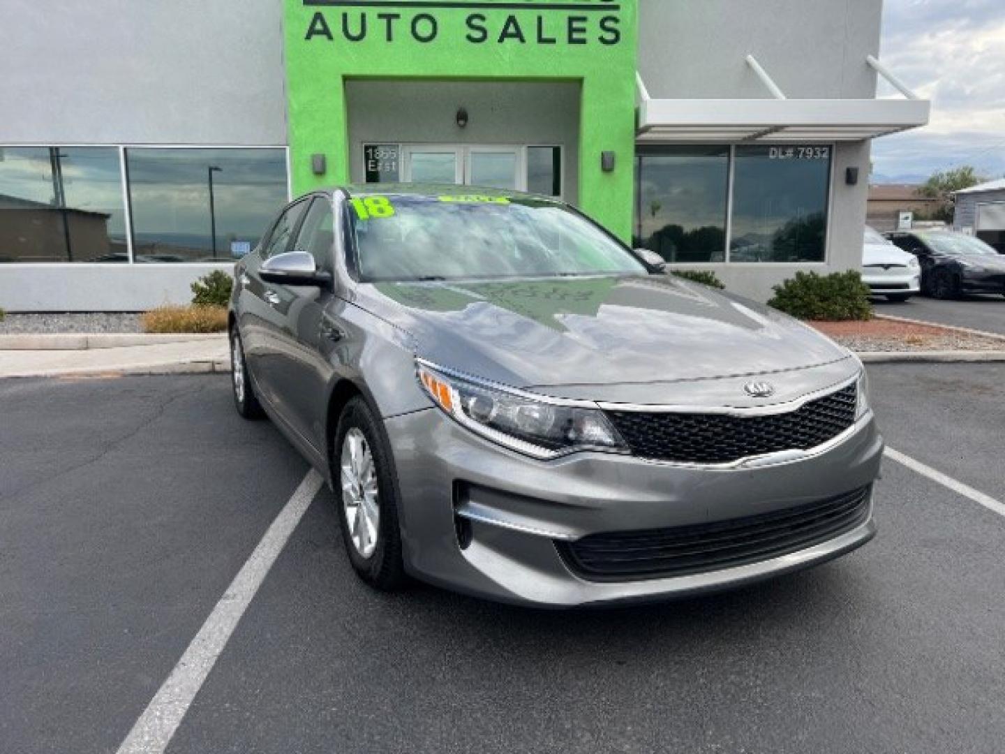 2018 Titanium Silver /Beige Kia Optima LX (5XXGT4L31JG) with an Theta II 2.4L I-4 gasoline direct injection engine, Automatic transmission, located at 1865 East Red Hills Pkwy, St. George, 84770, (435) 628-0023, 37.120850, -113.543640 - We specialize in helping ALL people get the best financing available. No matter your credit score, good, bad or none we can get you an amazing rate. Had a bankruptcy, divorce, or repossessions? We give you the green light to get your credit back on the road. Low down and affordable payments that fit- Photo#0