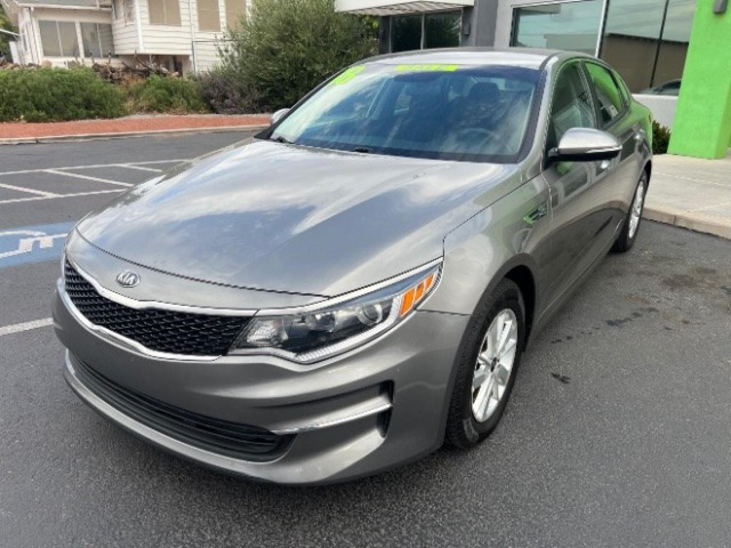 2018 Titanium Silver /Beige Kia Optima LX (5XXGT4L31JG) with an Theta II 2.4L I-4 gasoline direct injection engine, Automatic transmission, located at 1865 East Red Hills Pkwy, St. George, 84770, (435) 628-0023, 37.120850, -113.543640 - We specialize in helping ALL people get the best financing available. No matter your credit score, good, bad or none we can get you an amazing rate. Had a bankruptcy, divorce, or repossessions? We give you the green light to get your credit back on the road. Low down and affordable payments that fit- Photo#2