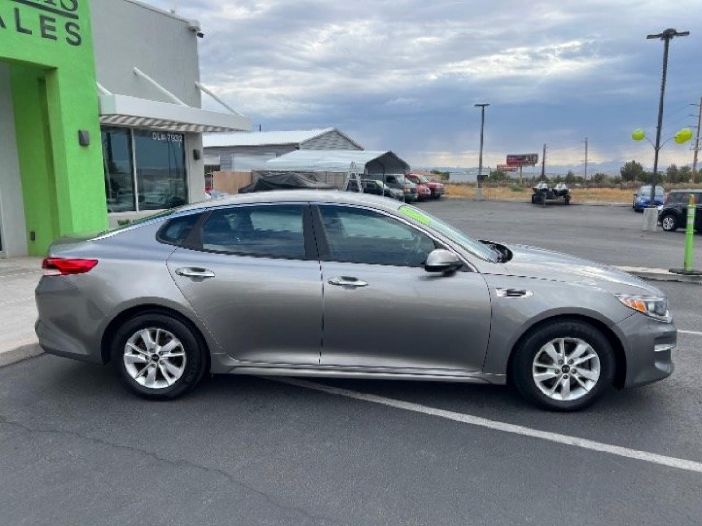 2018 Titanium Silver /Beige Kia Optima LX (5XXGT4L31JG) with an Theta II 2.4L I-4 gasoline direct injection engine, Automatic transmission, located at 1865 East Red Hills Pkwy, St. George, 84770, (435) 628-0023, 37.120850, -113.543640 - We specialize in helping ALL people get the best financing available. No matter your credit score, good, bad or none we can get you an amazing rate. Had a bankruptcy, divorce, or repossessions? We give you the green light to get your credit back on the road. Low down and affordable payments that fit- Photo#7