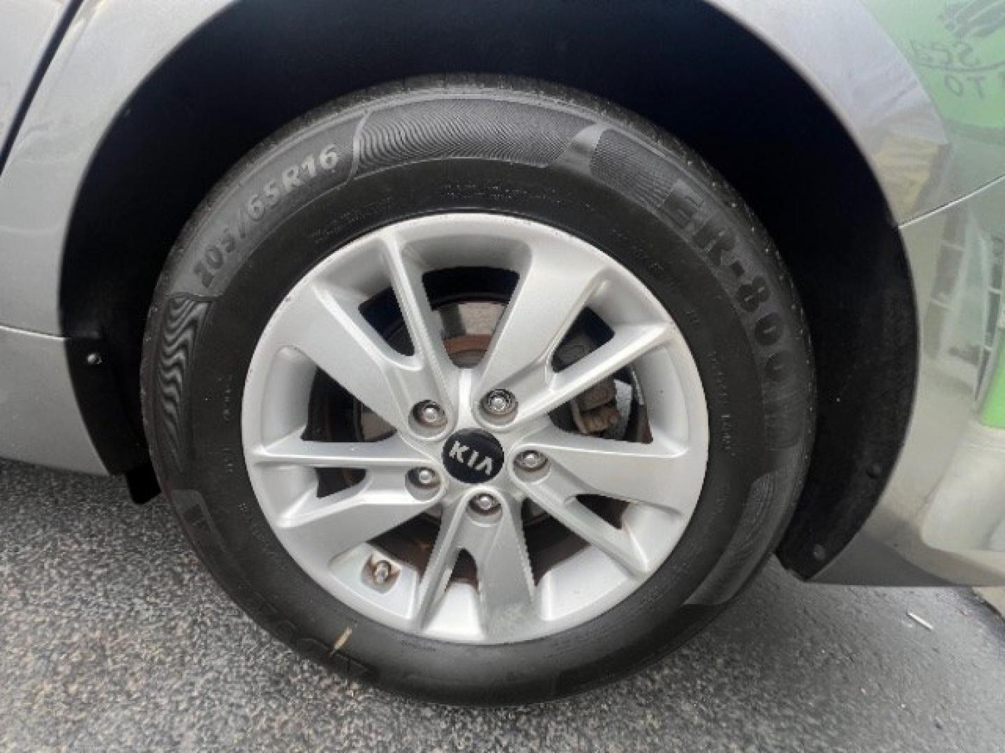 2018 Titanium Silver /Beige Kia Optima LX (5XXGT4L31JG) with an Theta II 2.4L I-4 gasoline direct injection engine, Automatic transmission, located at 1865 East Red Hills Pkwy, St. George, 84770, (435) 628-0023, 37.120850, -113.543640 - We specialize in helping ALL people get the best financing available. No matter your credit score, good, bad or none we can get you an amazing rate. Had a bankruptcy, divorce, or repossessions? We give you the green light to get your credit back on the road. Low down and affordable payments that fit- Photo#8