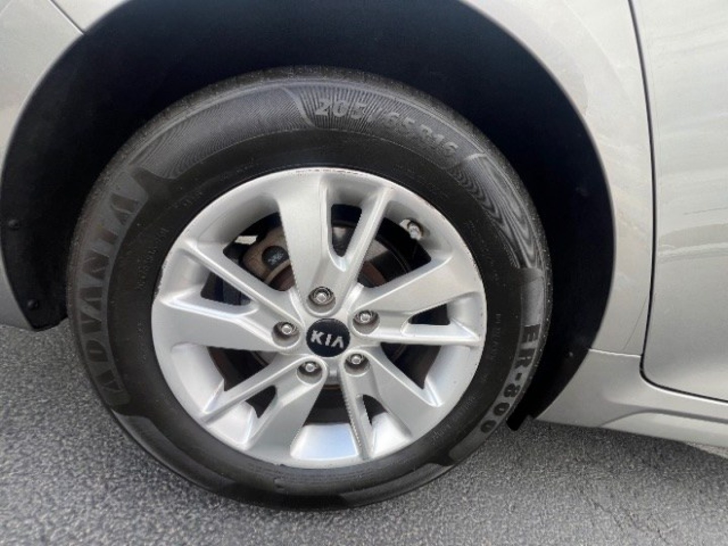 2018 Titanium Silver /Beige Kia Optima LX (5XXGT4L31JG) with an Theta II 2.4L I-4 gasoline direct injection engine, Automatic transmission, located at 1865 East Red Hills Pkwy, St. George, 84770, (435) 628-0023, 37.120850, -113.543640 - We specialize in helping ALL people get the best financing available. No matter your credit score, good, bad or none we can get you an amazing rate. Had a bankruptcy, divorce, or repossessions? We give you the green light to get your credit back on the road. Low down and affordable payments that fit- Photo#9