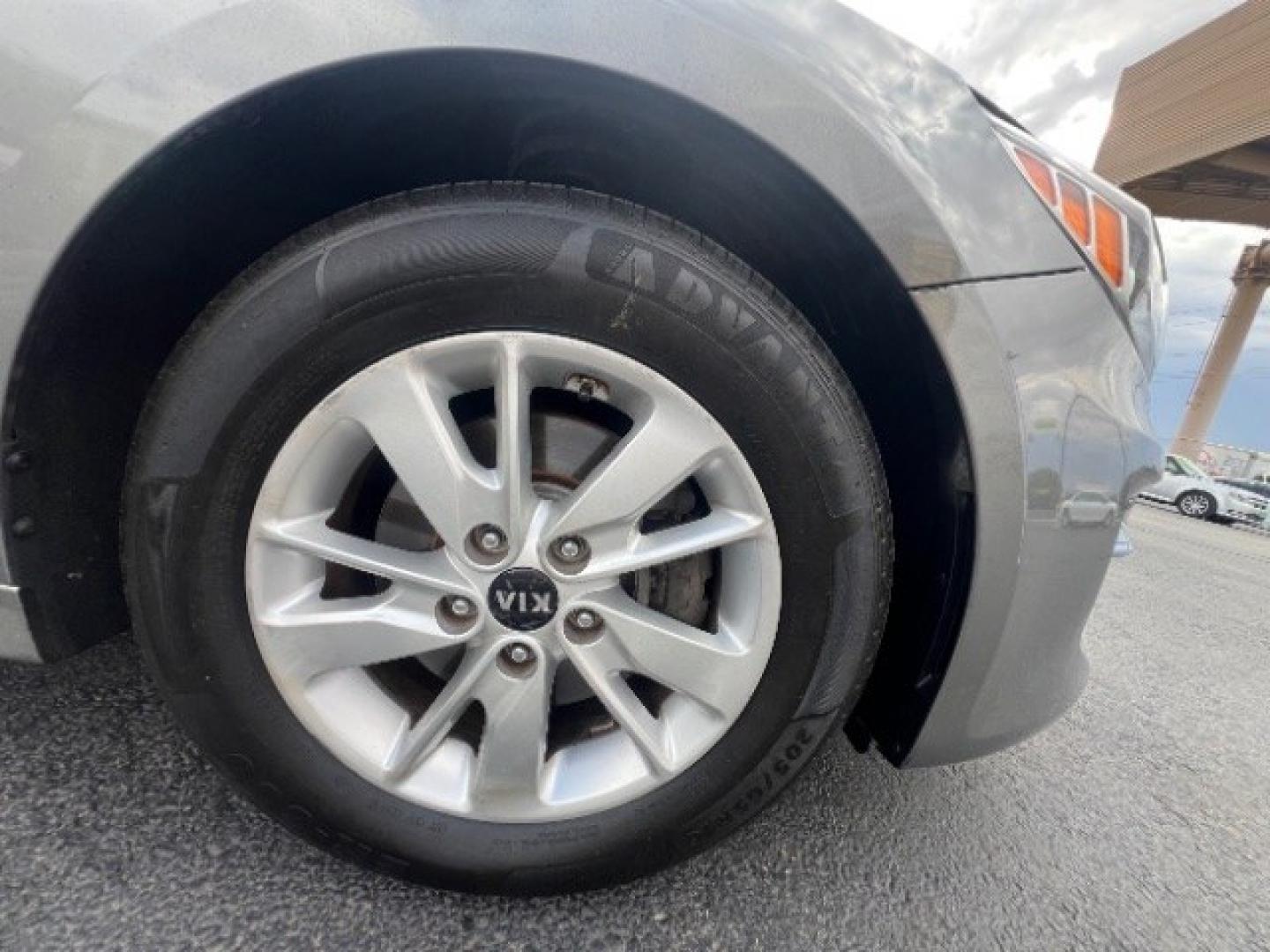 2018 Titanium Silver /Beige Kia Optima LX (5XXGT4L31JG) with an Theta II 2.4L I-4 gasoline direct injection engine, Automatic transmission, located at 1865 East Red Hills Pkwy, St. George, 84770, (435) 628-0023, 37.120850, -113.543640 - We specialize in helping ALL people get the best financing available. No matter your credit score, good, bad or none we can get you an amazing rate. Had a bankruptcy, divorce, or repossessions? We give you the green light to get your credit back on the road. Low down and affordable payments that fit- Photo#10