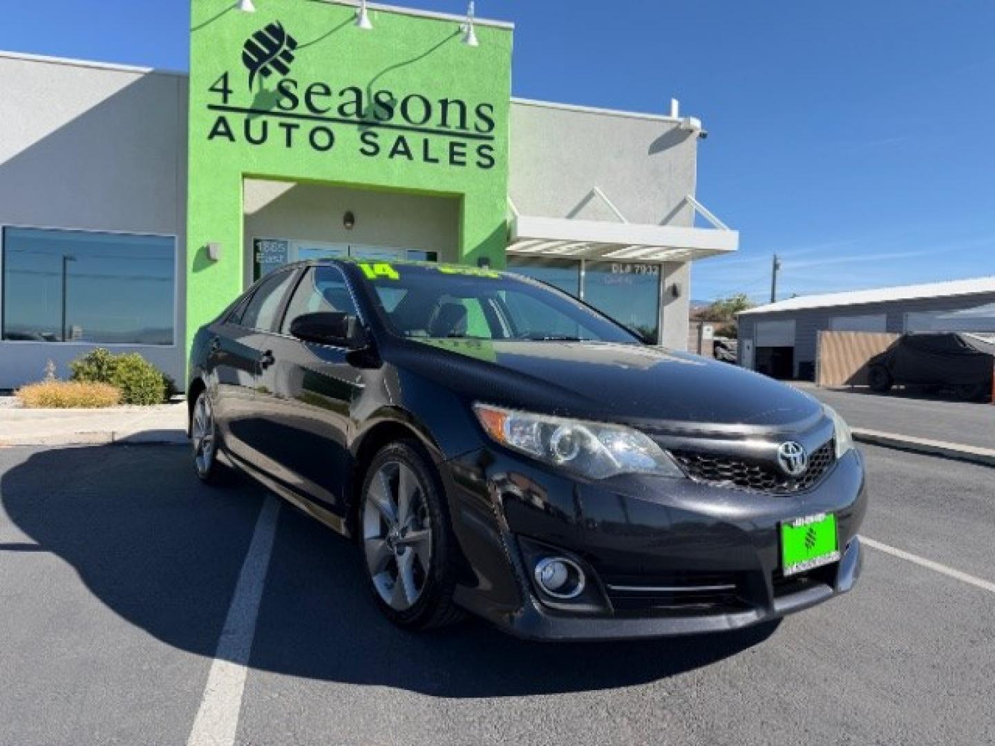 2014 Toyota Camry SE (4T1BF1FK5EU) with an 2.5L I-4 DOHC engine, located at 1865 East Red Hills Pkwy, St. George, 84770, (435) 628-0023, 37.120850, -113.543640 - We specialize in helping ALL people get the best financing available. No matter your credit score, good, bad or none we can get you an amazing rate. Had a bankruptcy, divorce, or repossessions? We give you the green light to get your credit back on the road. Low down and affordable payments that fit- Photo#0