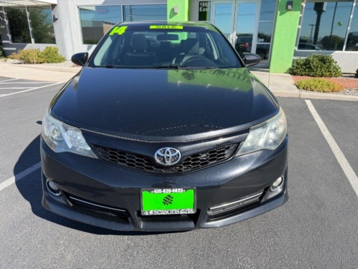 2014 Toyota Camry SE (4T1BF1FK5EU) with an 2.5L I-4 DOHC engine, located at 1865 East Red Hills Pkwy, St. George, 84770, (435) 628-0023, 37.120850, -113.543640 - We specialize in helping ALL people get the best financing available. No matter your credit score, good, bad or none we can get you an amazing rate. Had a bankruptcy, divorce, or repossessions? We give you the green light to get your credit back on the road. Low down and affordable payments that fit- Photo#1